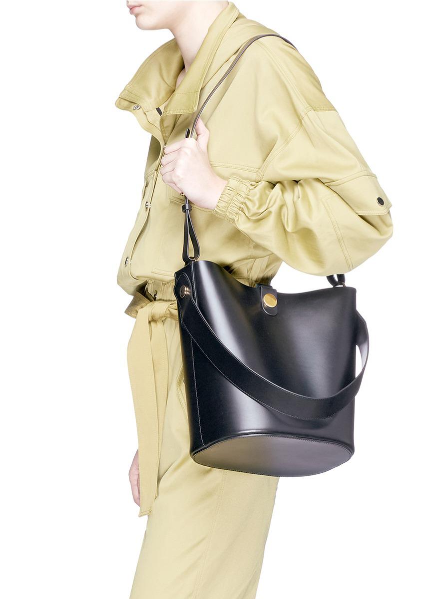 Sophie Hulme 'swing' Saddle Leather Bucket Bag in Black - Lyst