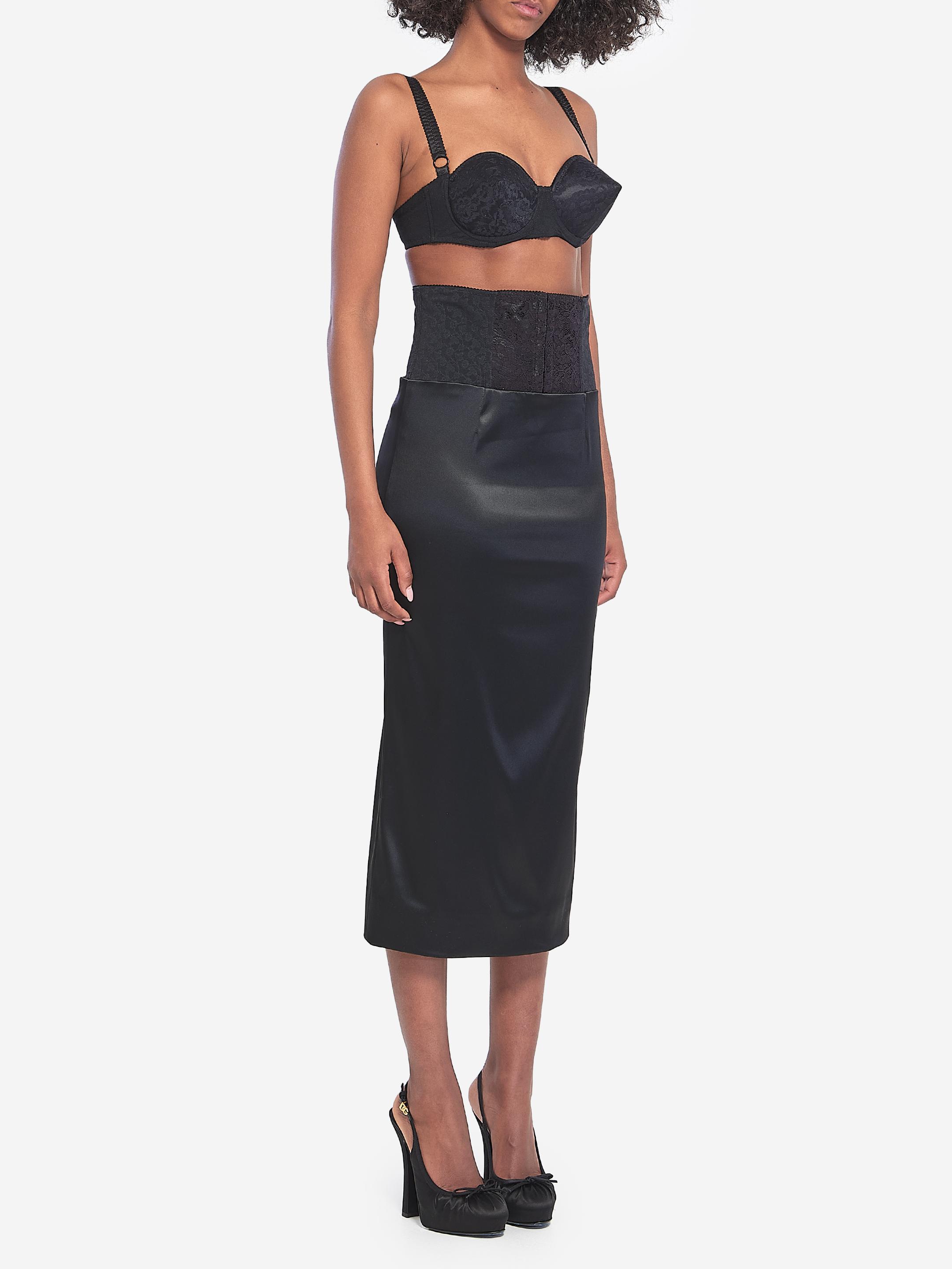 【関税＆送料込み】Dolce & Gabbana Skirt With Corset-Style Dolce & Gabbana corset-style Lace Skirt | Black | FARFETCH