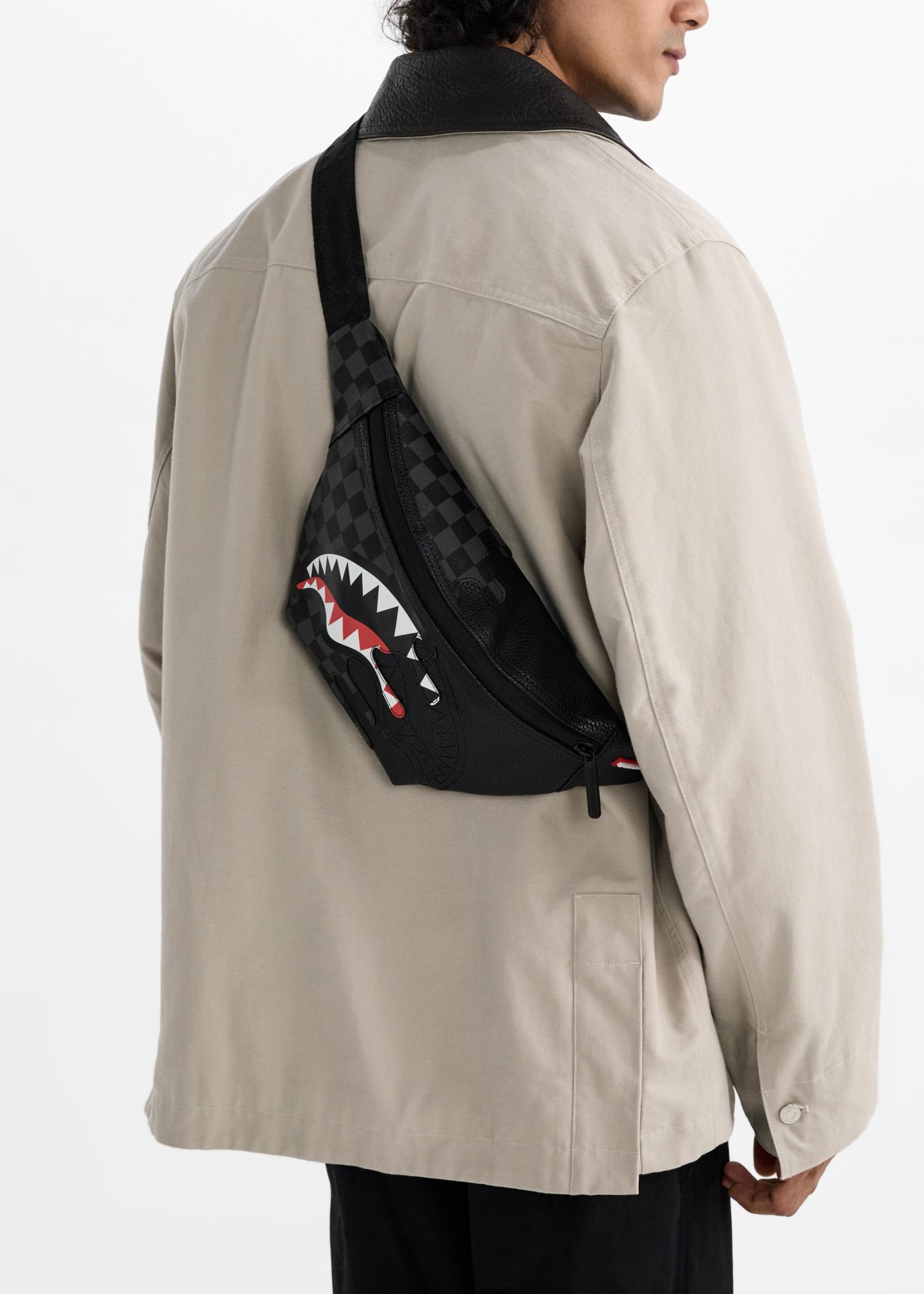 【Sprayground】UNFINISHED SHARK BELTBAG クロスボディバック Sprayground Unfinished Shark Crossbody Bag in Black for Men