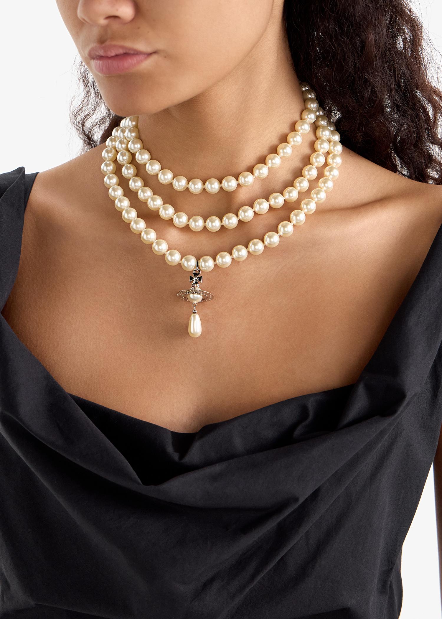 Vivienne Westwood ROW PEARL ネックレス Three Row Pearl Bas Relief Choker in PLATINUM-PEARL-CRYSTAL