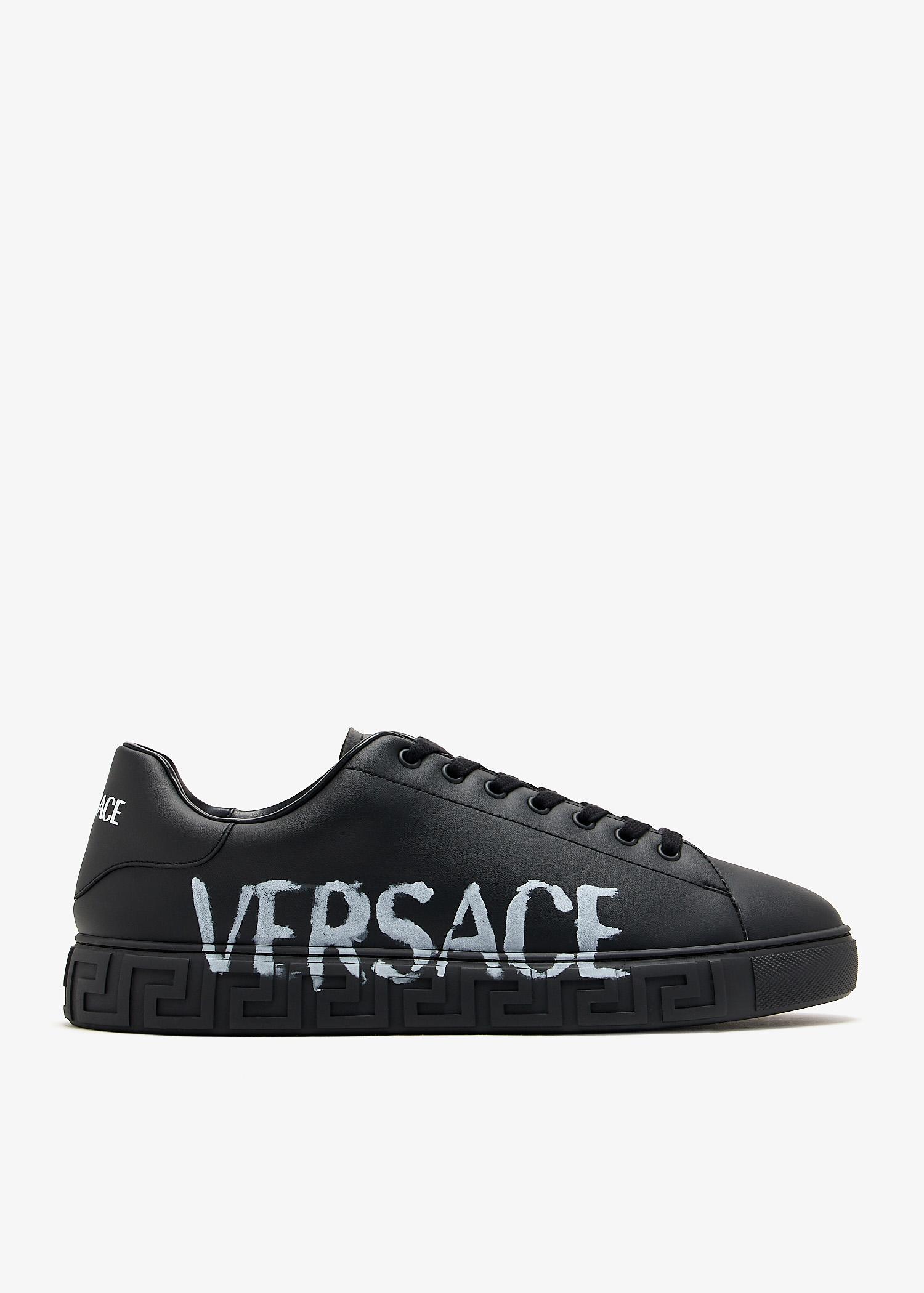 【Versace】VERSACEロゴ ロートップ スニーカー グレカソール 黒 s-l400.jpg