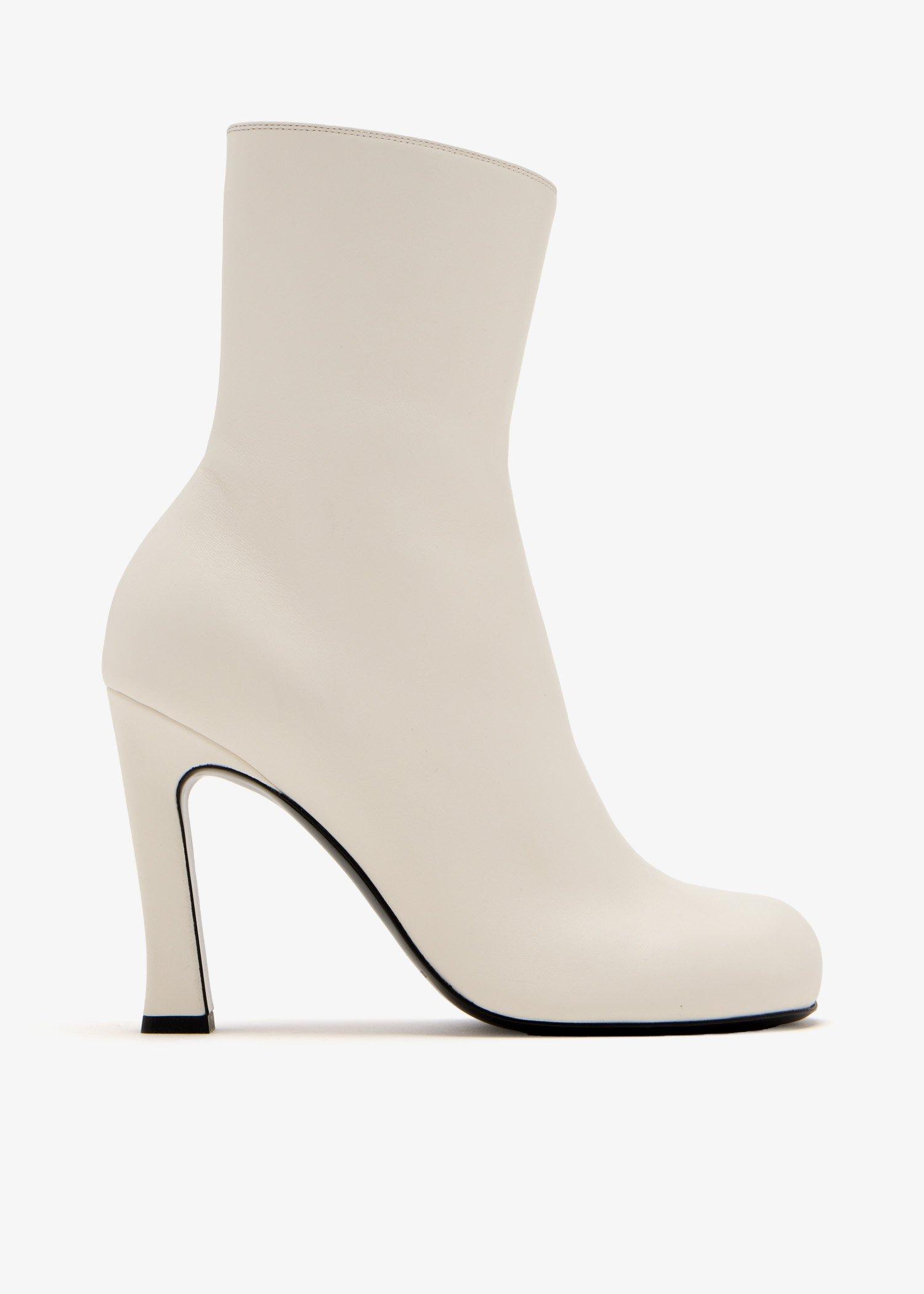 ショートブーツ・ブーティ BOTTEGA VENETA IVORY LEATHER CANALAZZO ANKLE BOOTS Bottega Veneta Ivory Leather Canalazzo Ankle Boots | italist