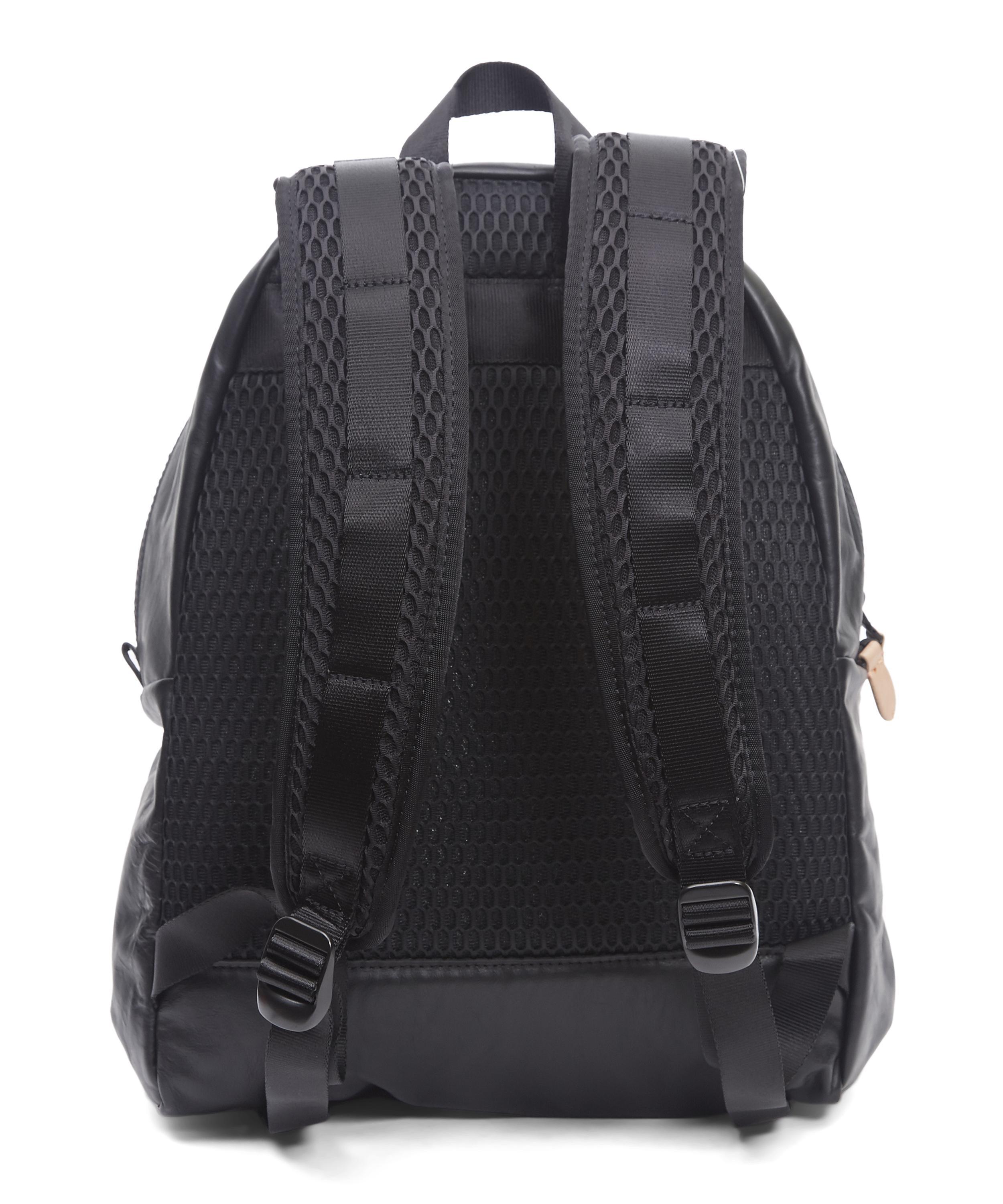 Lyst Eastpak Leather Padded Pak'r Backpack in Black