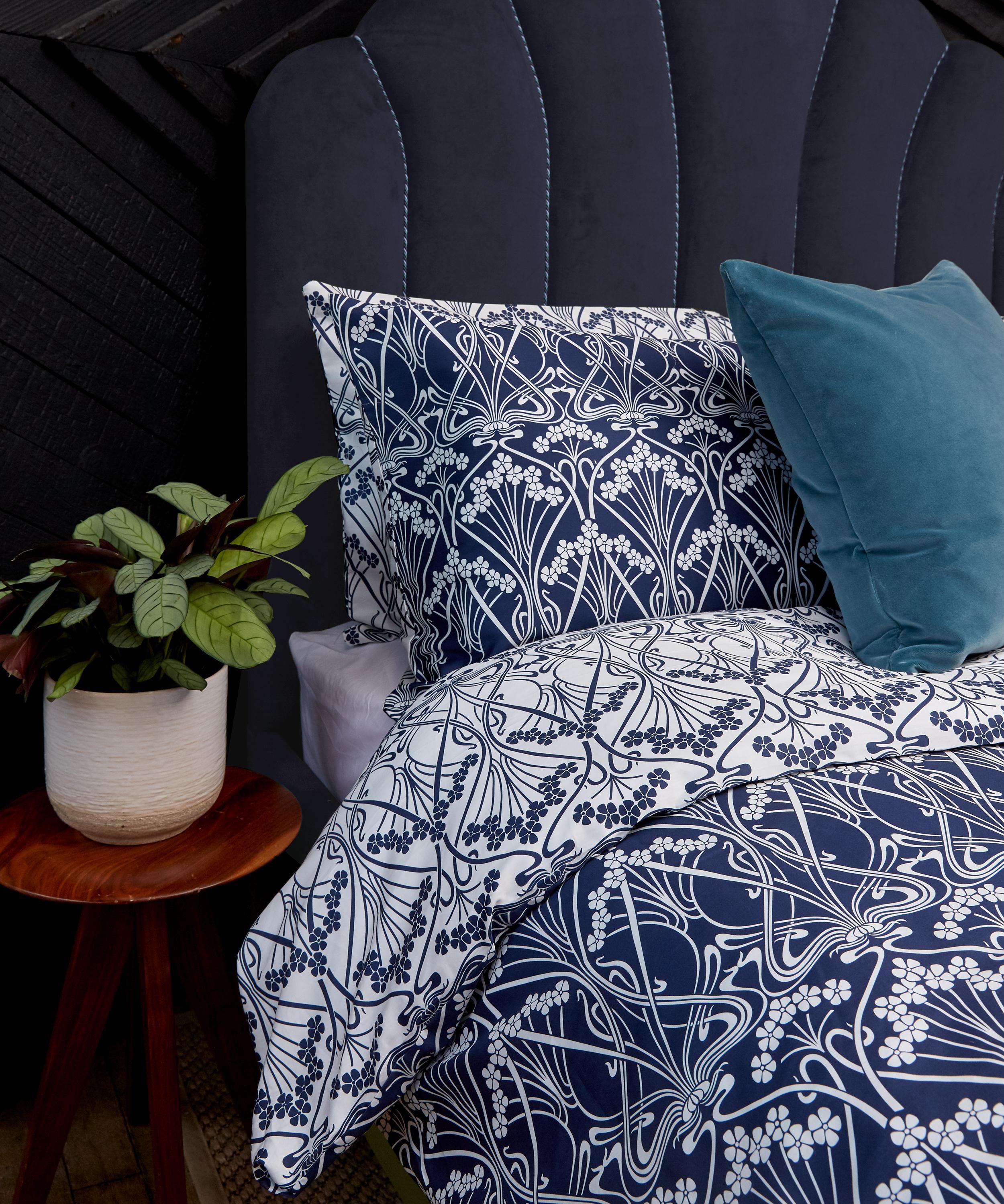 Liberty Ianthe Cotton Sateen Super King Duvet Cover Set In Navy