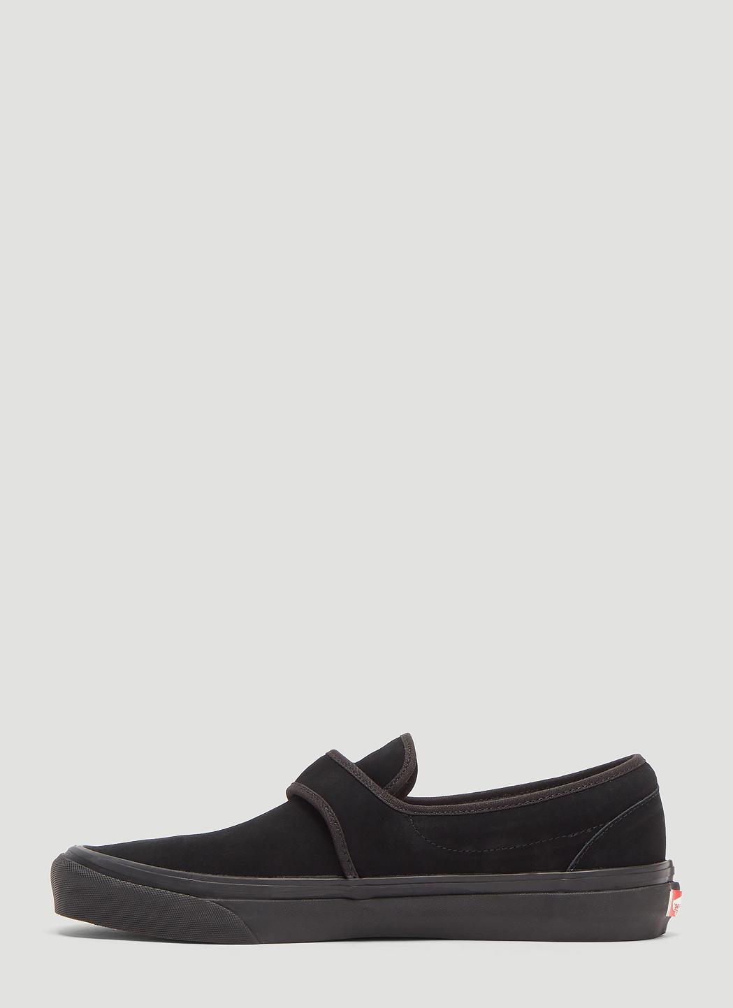 black and white vans with straps