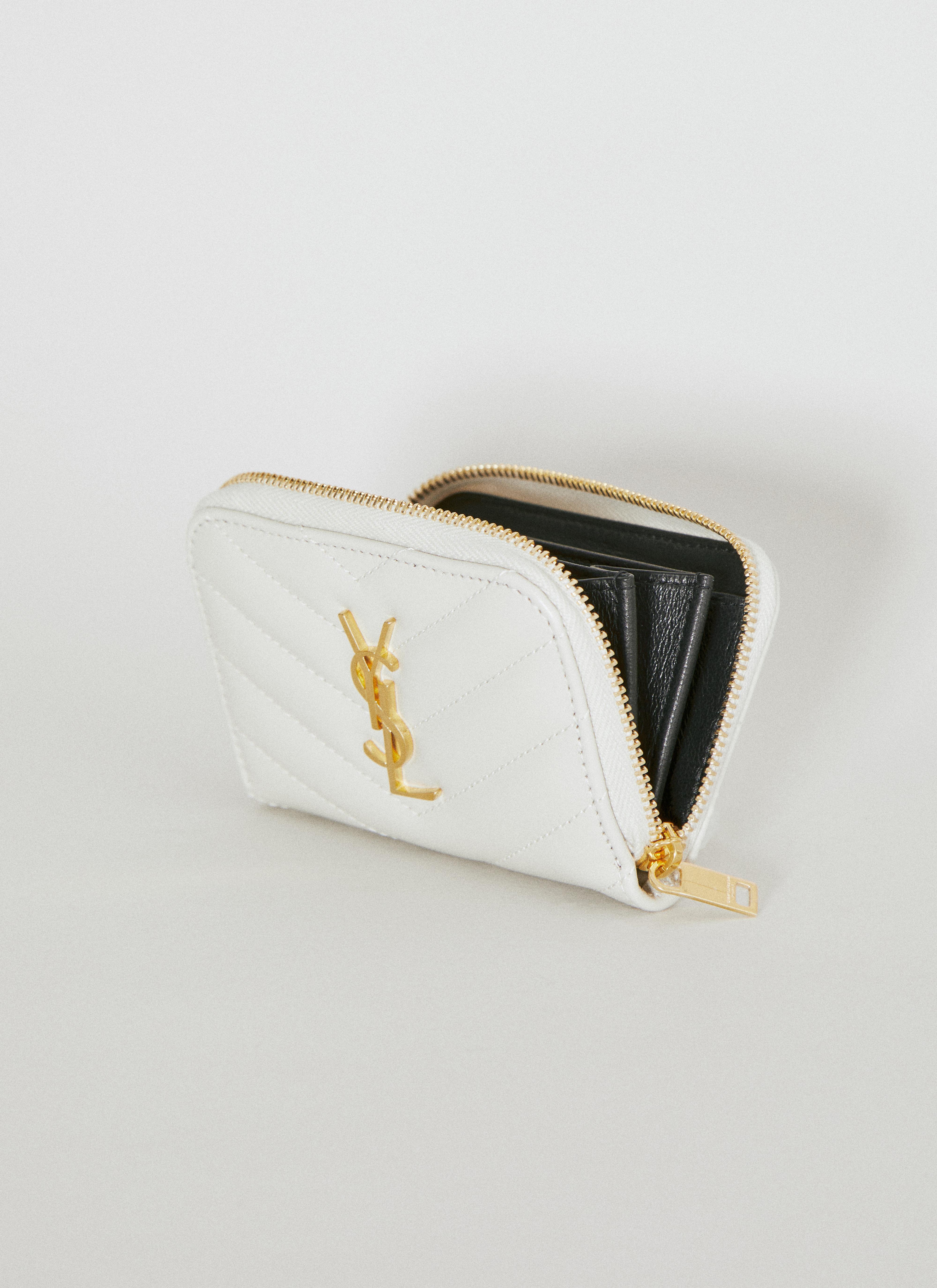 zipped coin purse in grain de poudre embossed leather