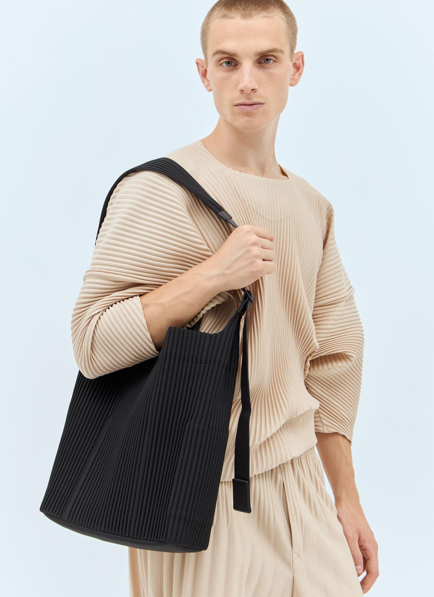 Homme Plissé Issey Miyake Utility Tote Bag in Black for Men Homme Plissé Issey Miyake Utility Tote Bag in Black for Men