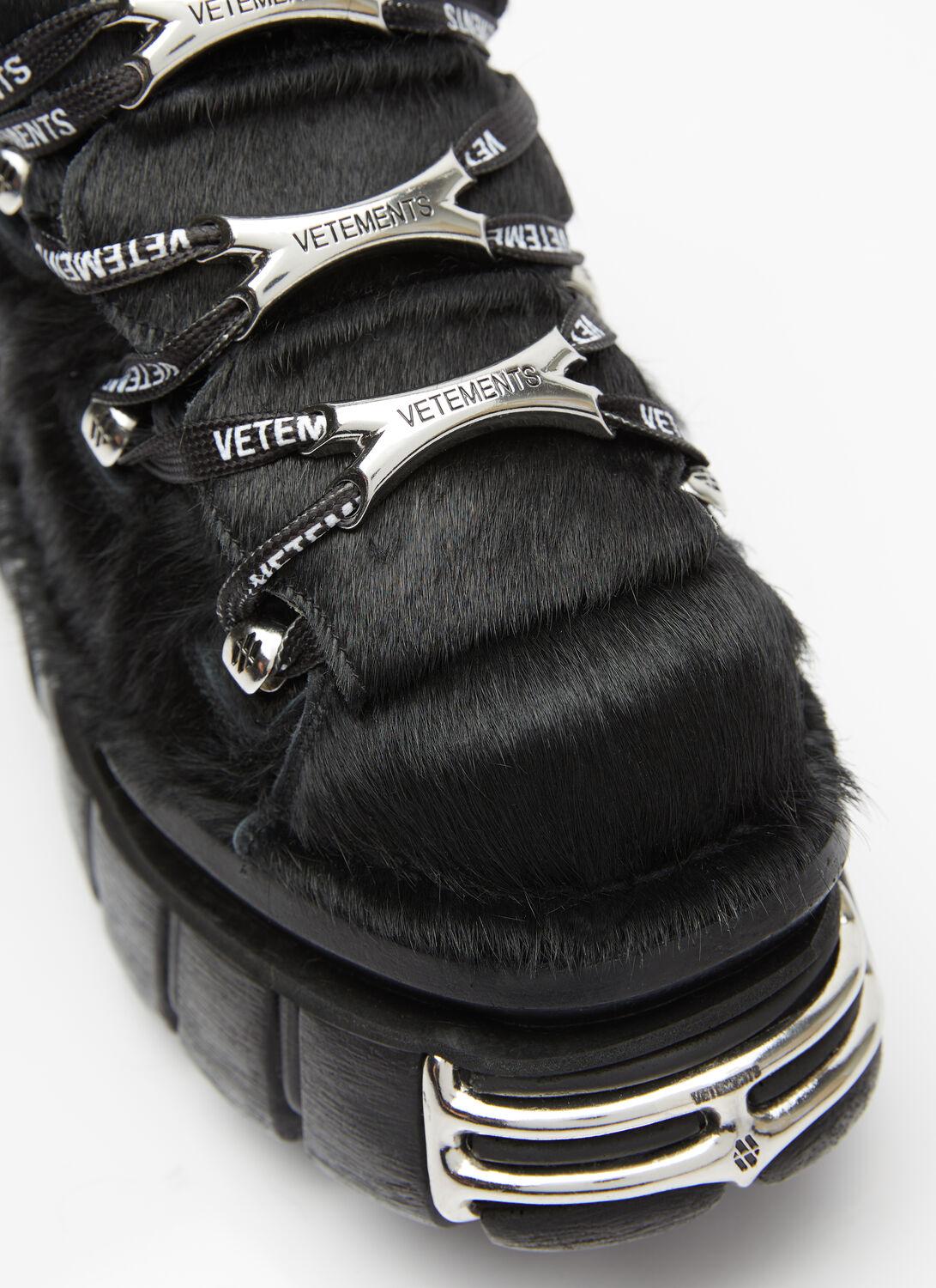 Vetements store black sneakers