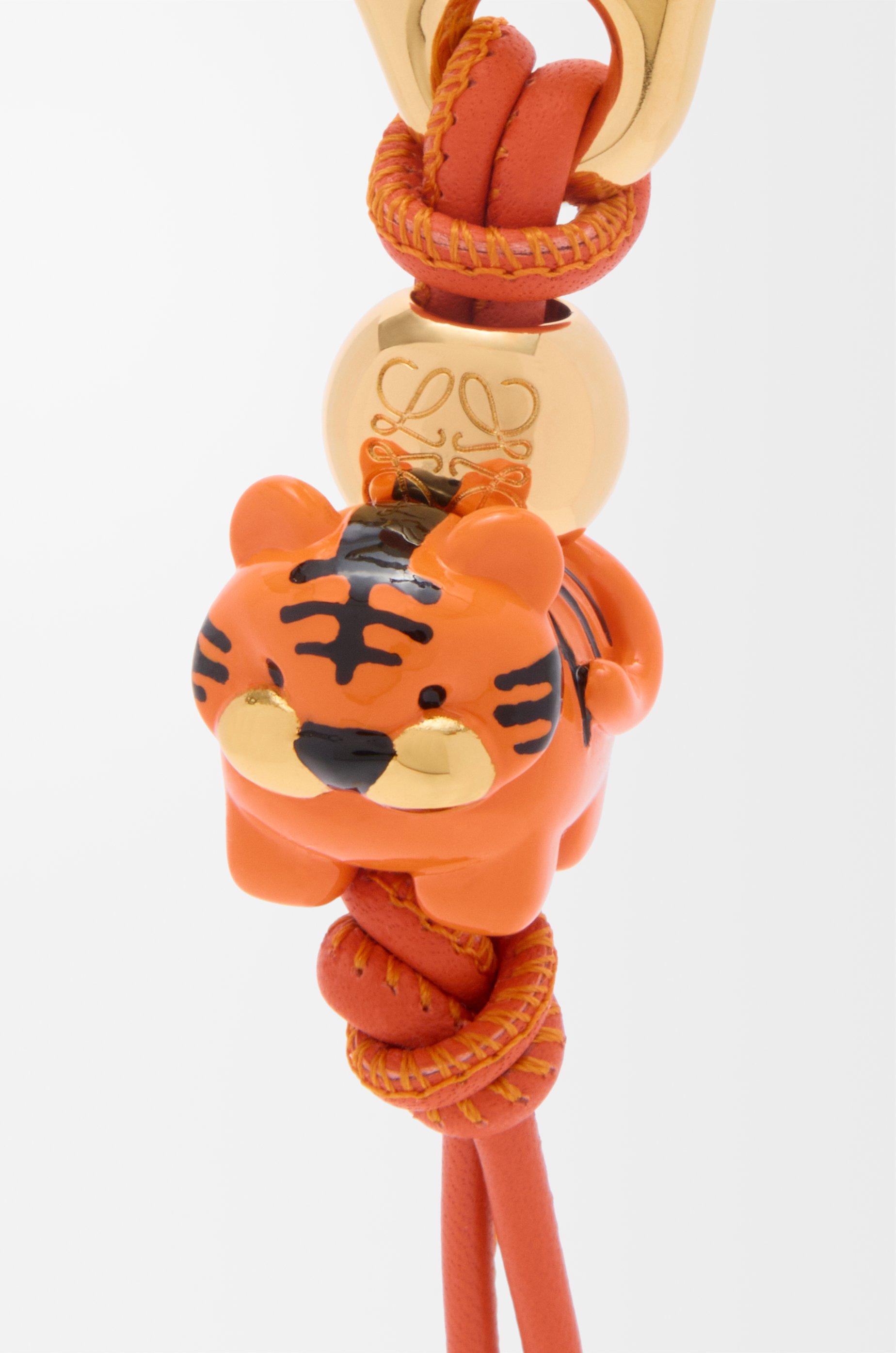 LOEWE 2025 タイガー ダイス チャーム オレンジ 限定品 loewe-Orange-Tiger-Dice-Charm.jpeg