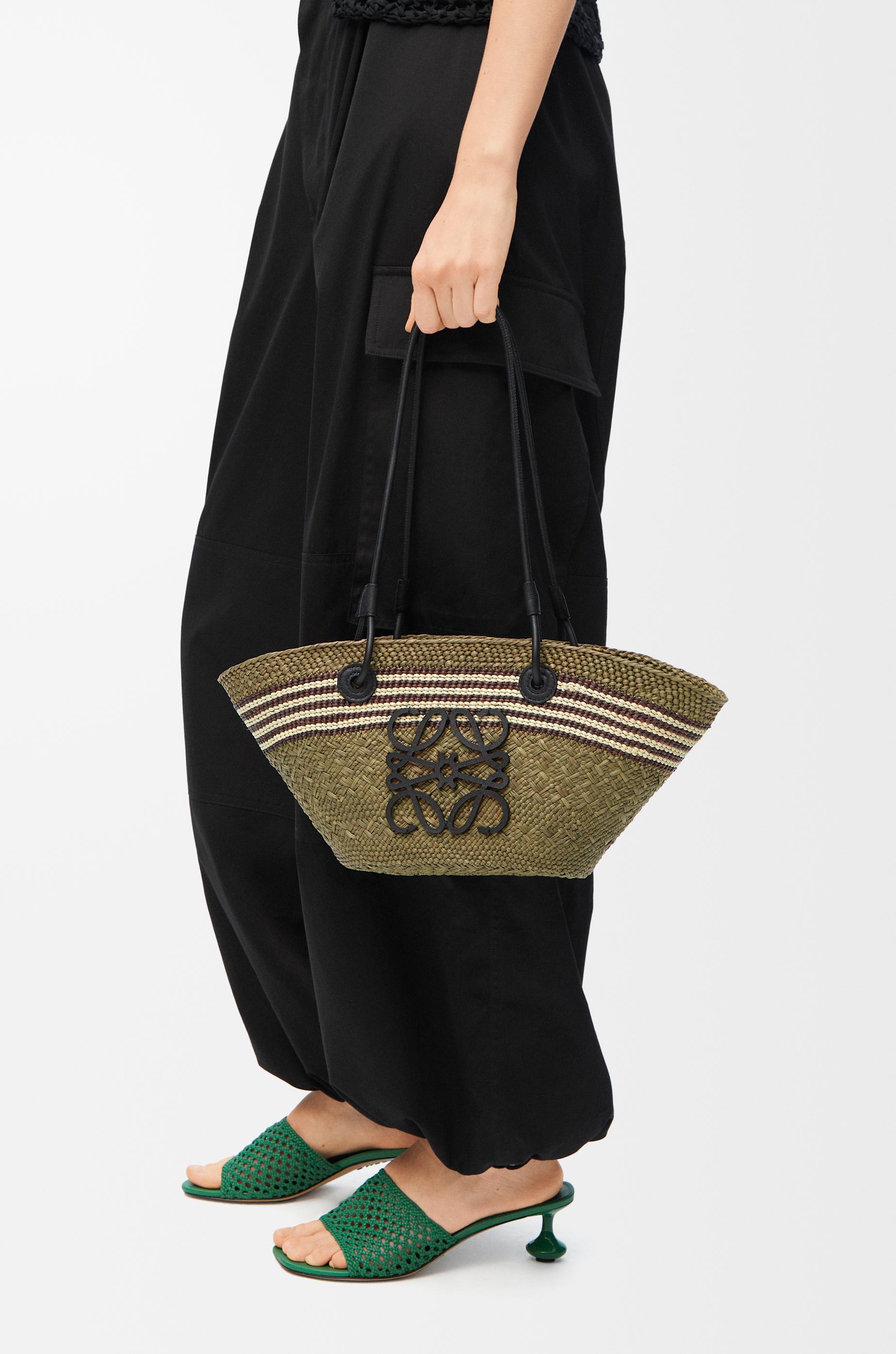 ロエベ アナグラム BASKET SMALL BAG Paula's Ibiza Anagram Small basket bag in beige - Loewe | Mytheresa