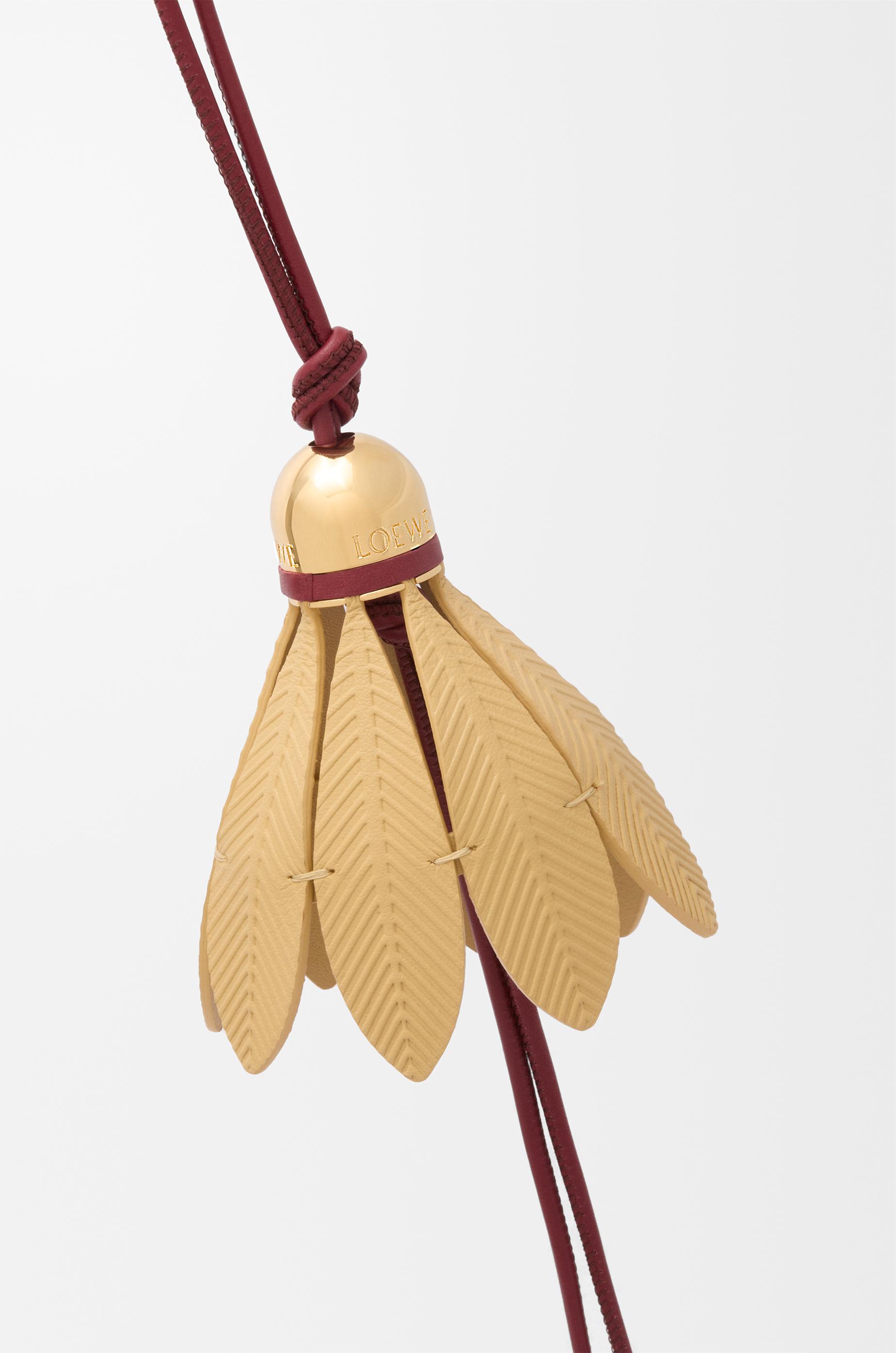 LOEWE ロエベ チャーム バドミントン カーフスキン 真鍮 ロゴ バドミントン チャーム（カーフ） レッド - LOEWE