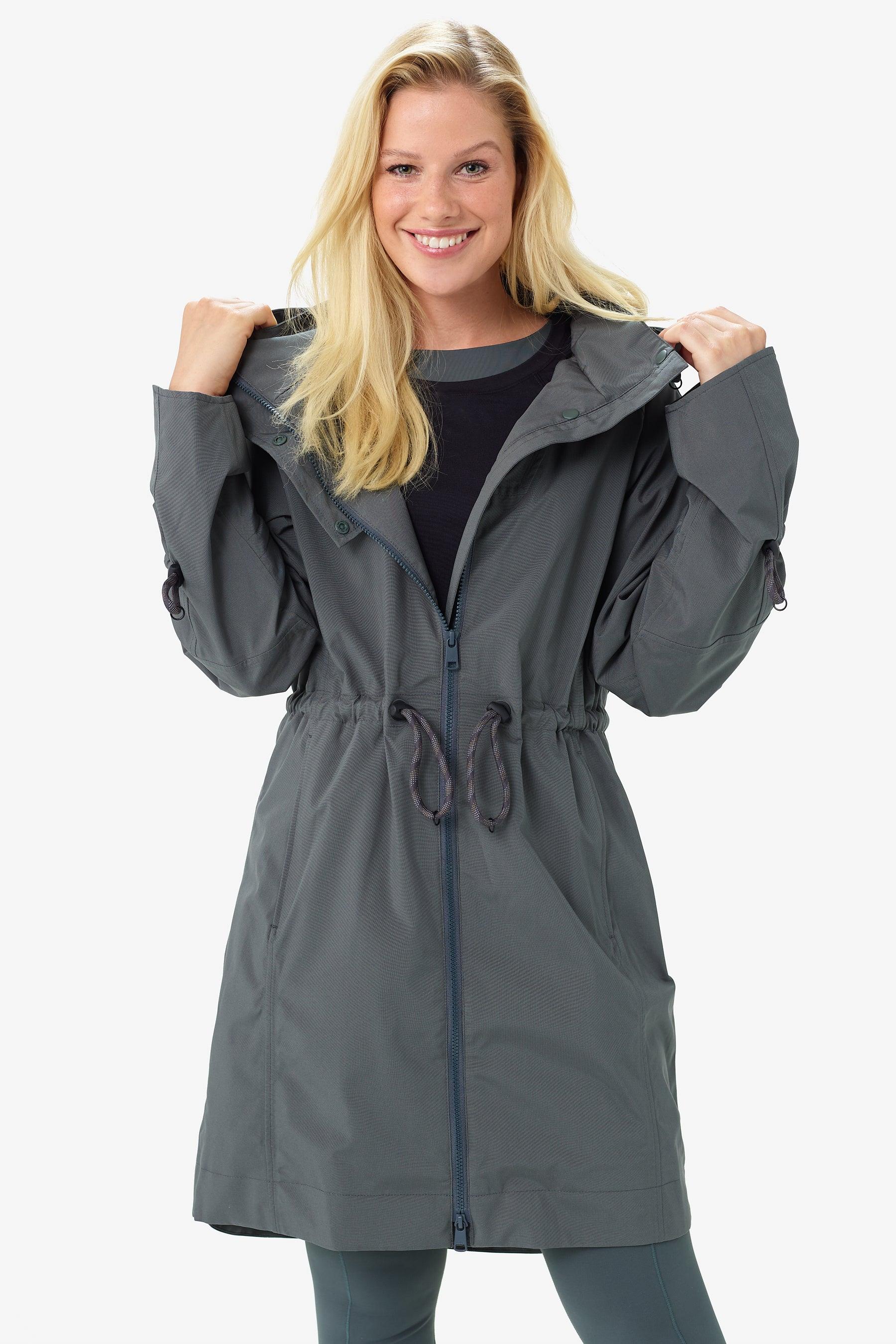 Lolë Piper Packable Into A Backpack Rain Jacket | Lyst