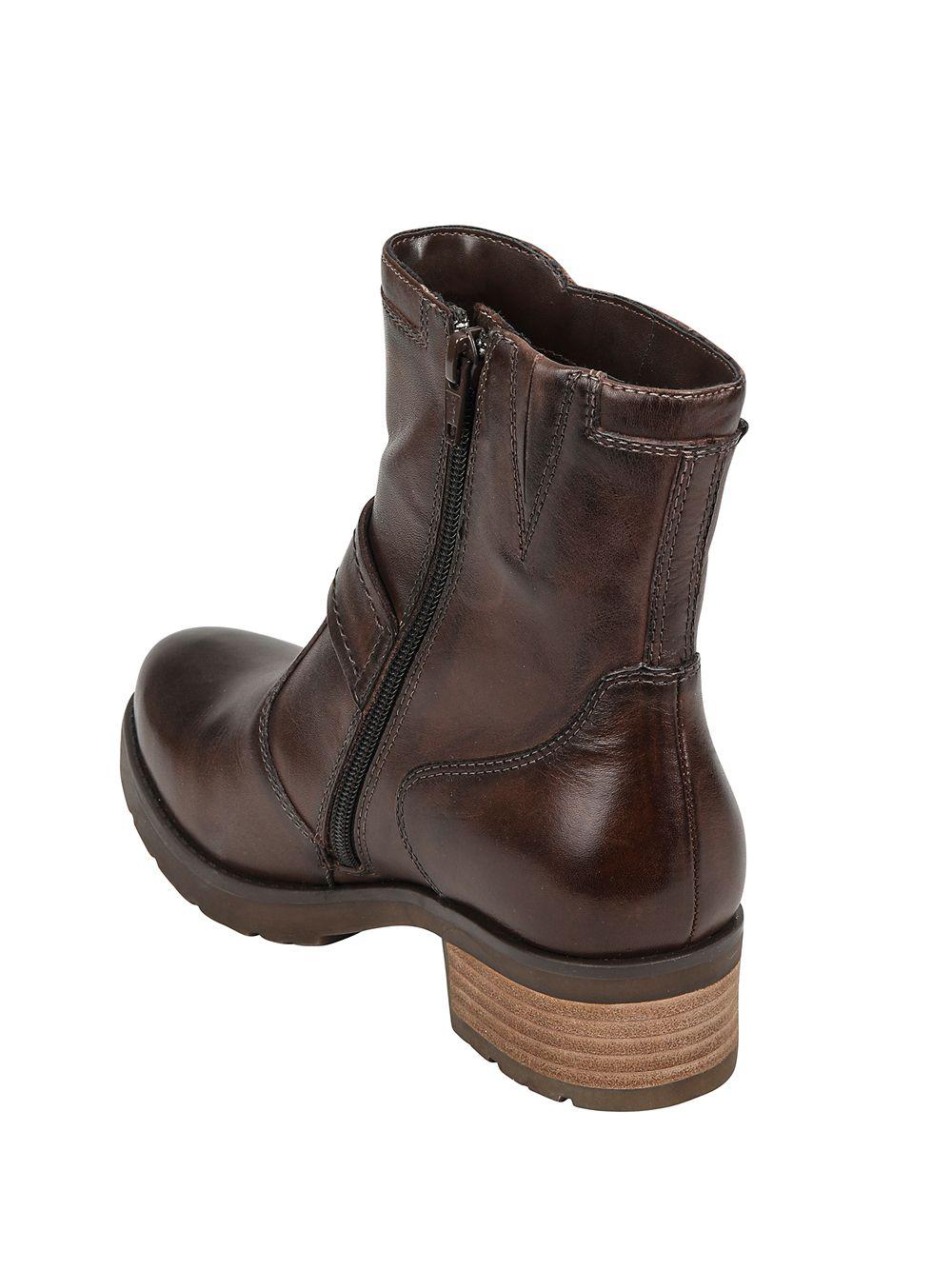 childrens football trainers