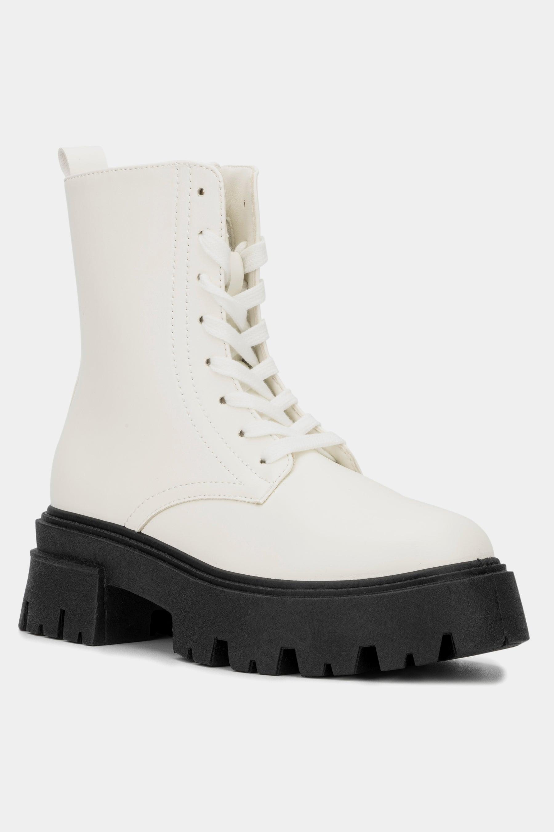 Olivia Miller Yaretzi Boot in White | Lyst