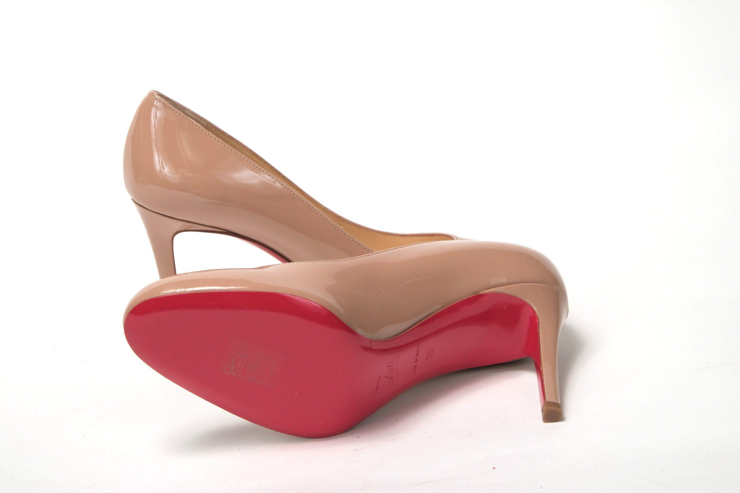 Nude round top toe shoes