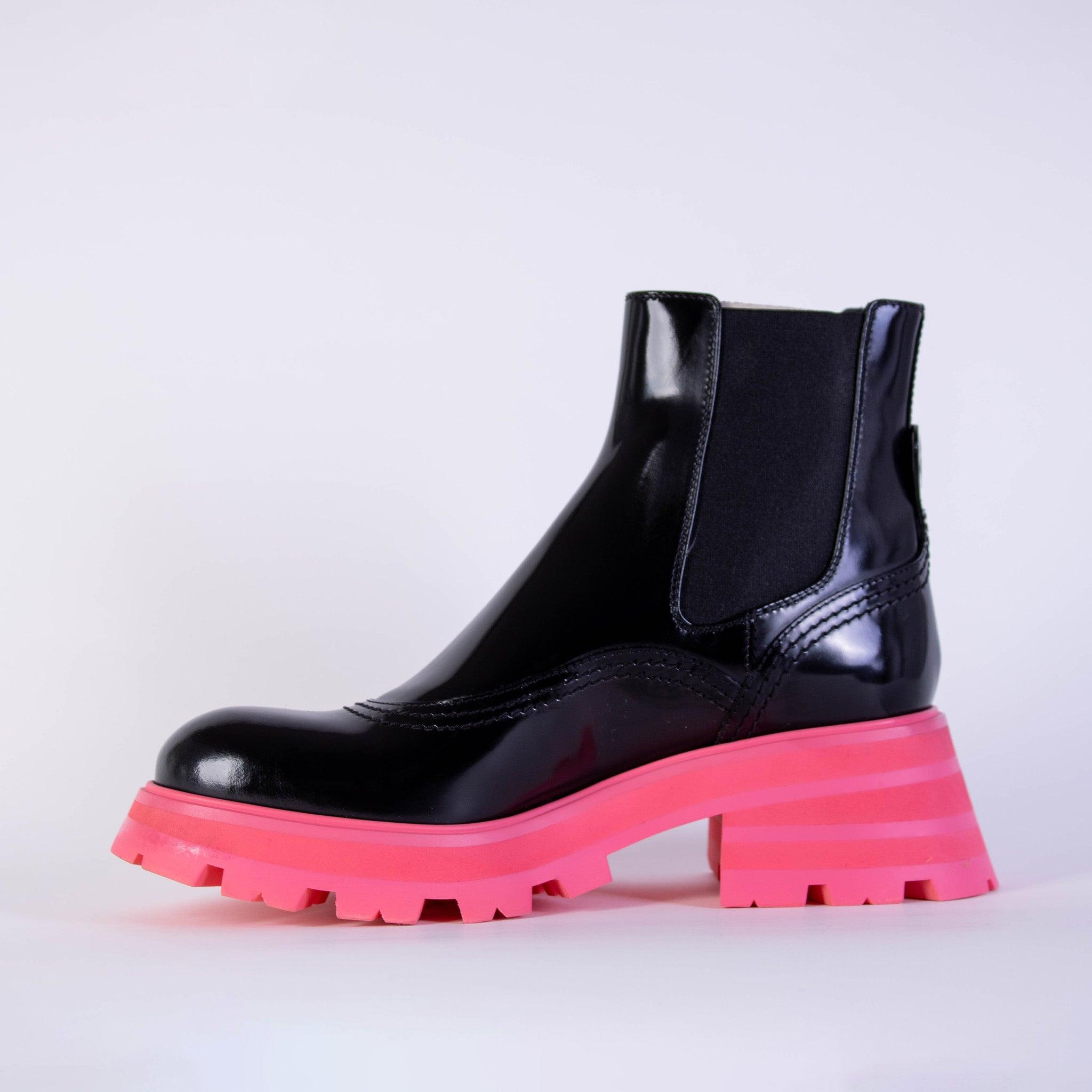 Alexander McQueen Leather Fluo Pink Sole Chelsea Boots in Blue | Lyst