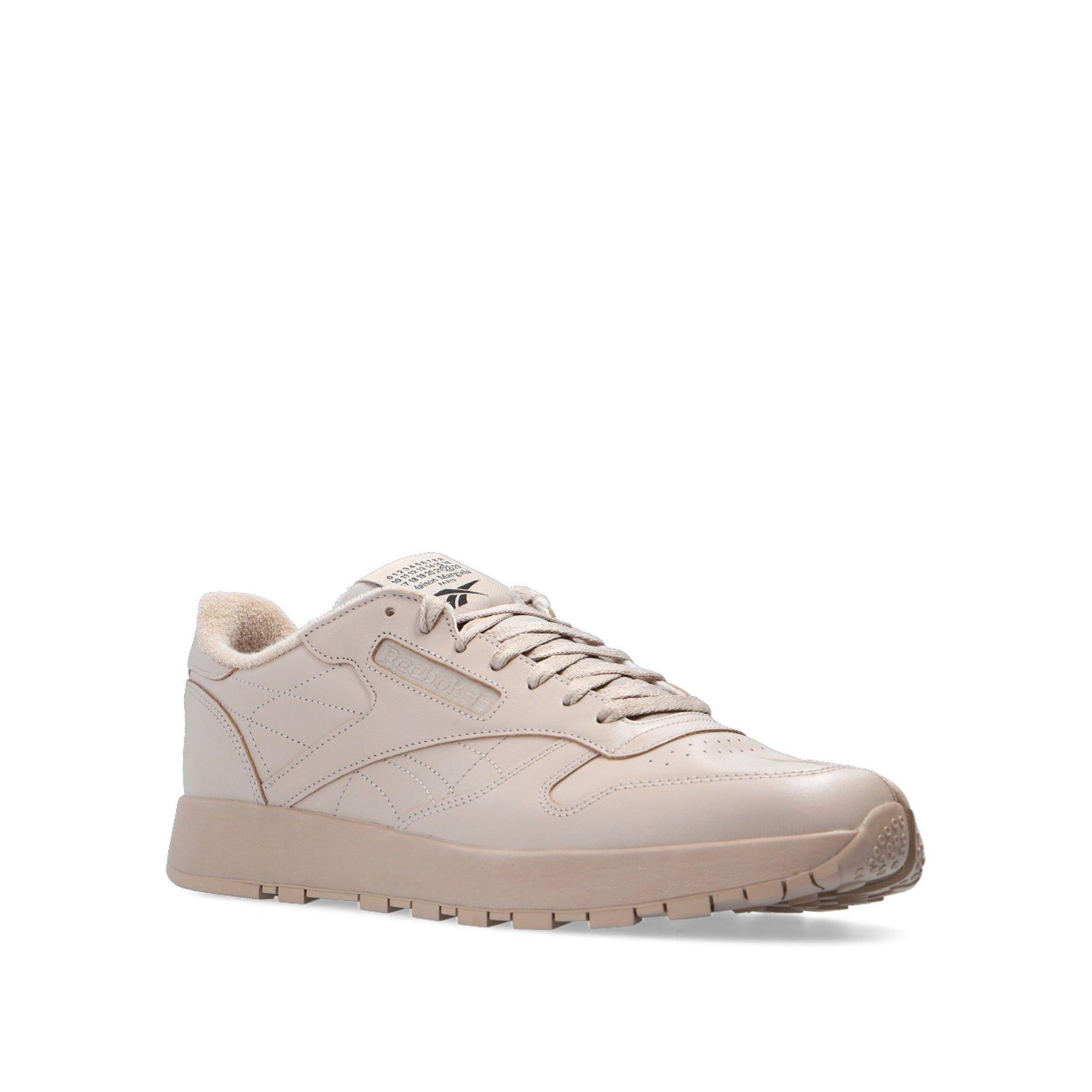 Reebok 718 online