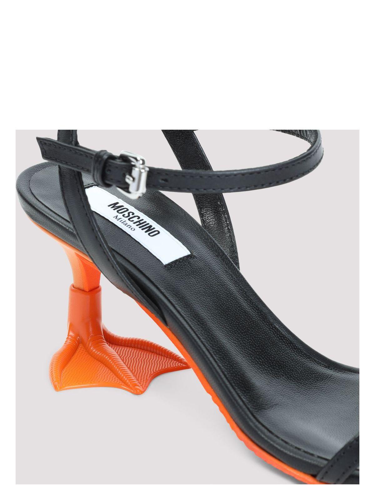 サンダル・ミュール MOSCHINO DUCK SANDALS Moschino Duck Sandals in White | Lyst