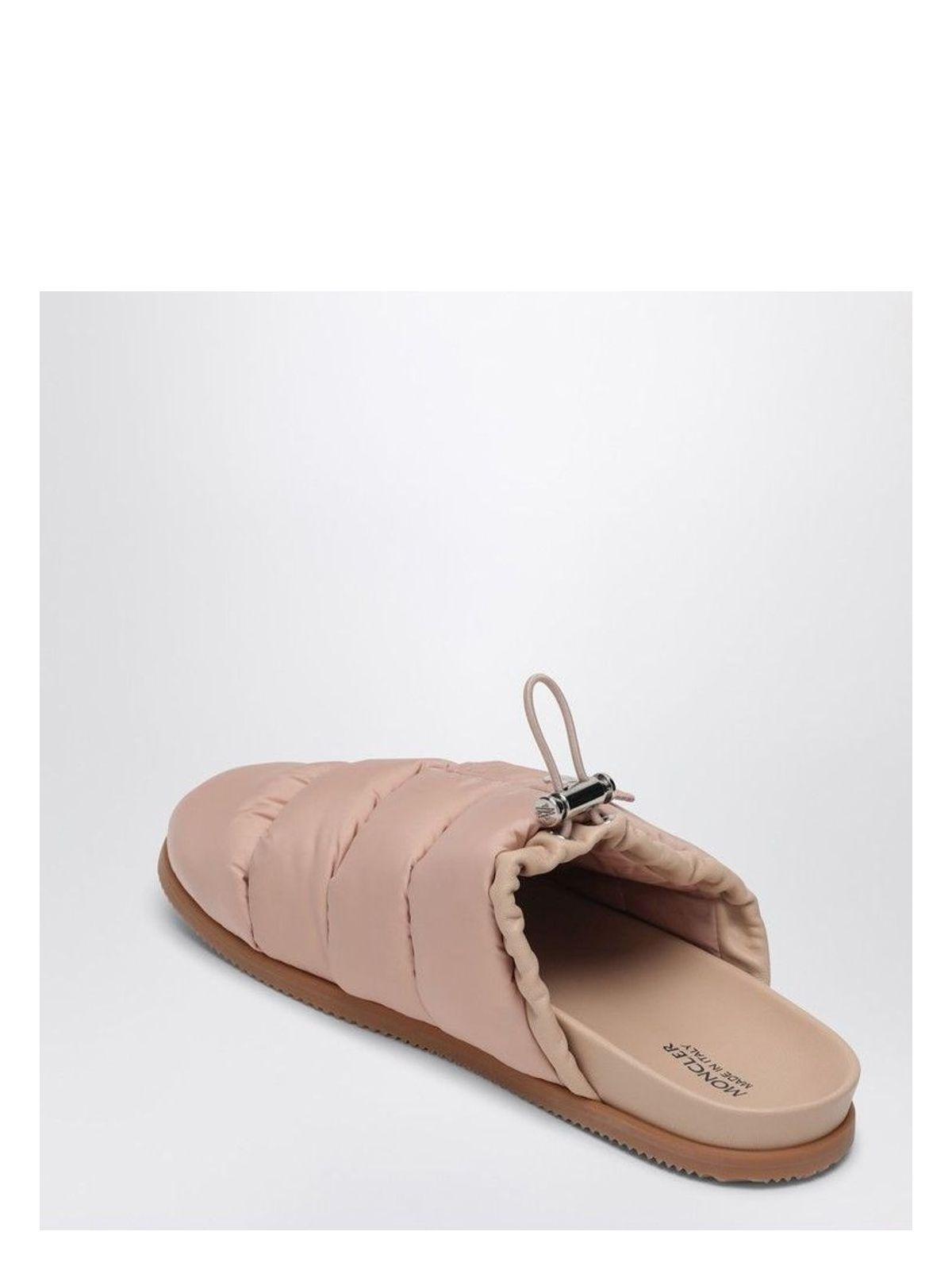 サンダル・ミュール MONCLER Mon pocket padded leather and nylon mule Rosa Moncler Mon Pocket Mules in Pink | Lyst
