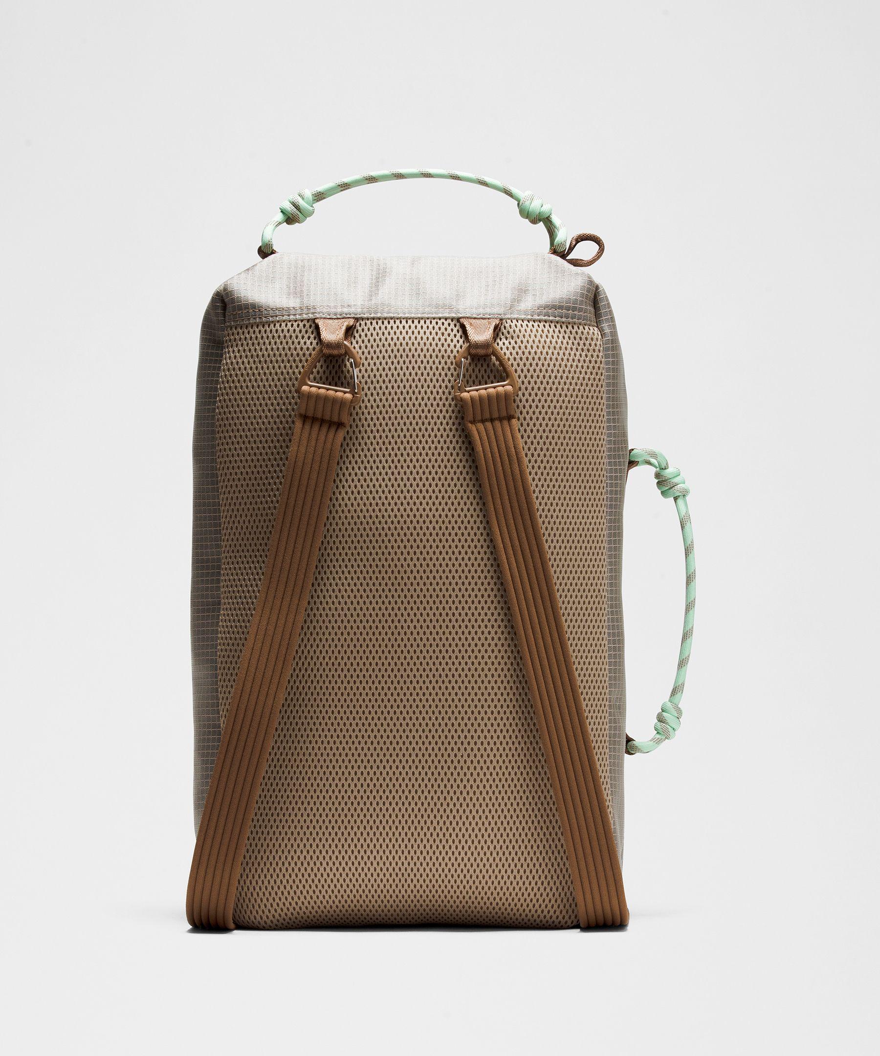 lululemon – Fast Track Bag Large 16L Paracord – Color Khaki in