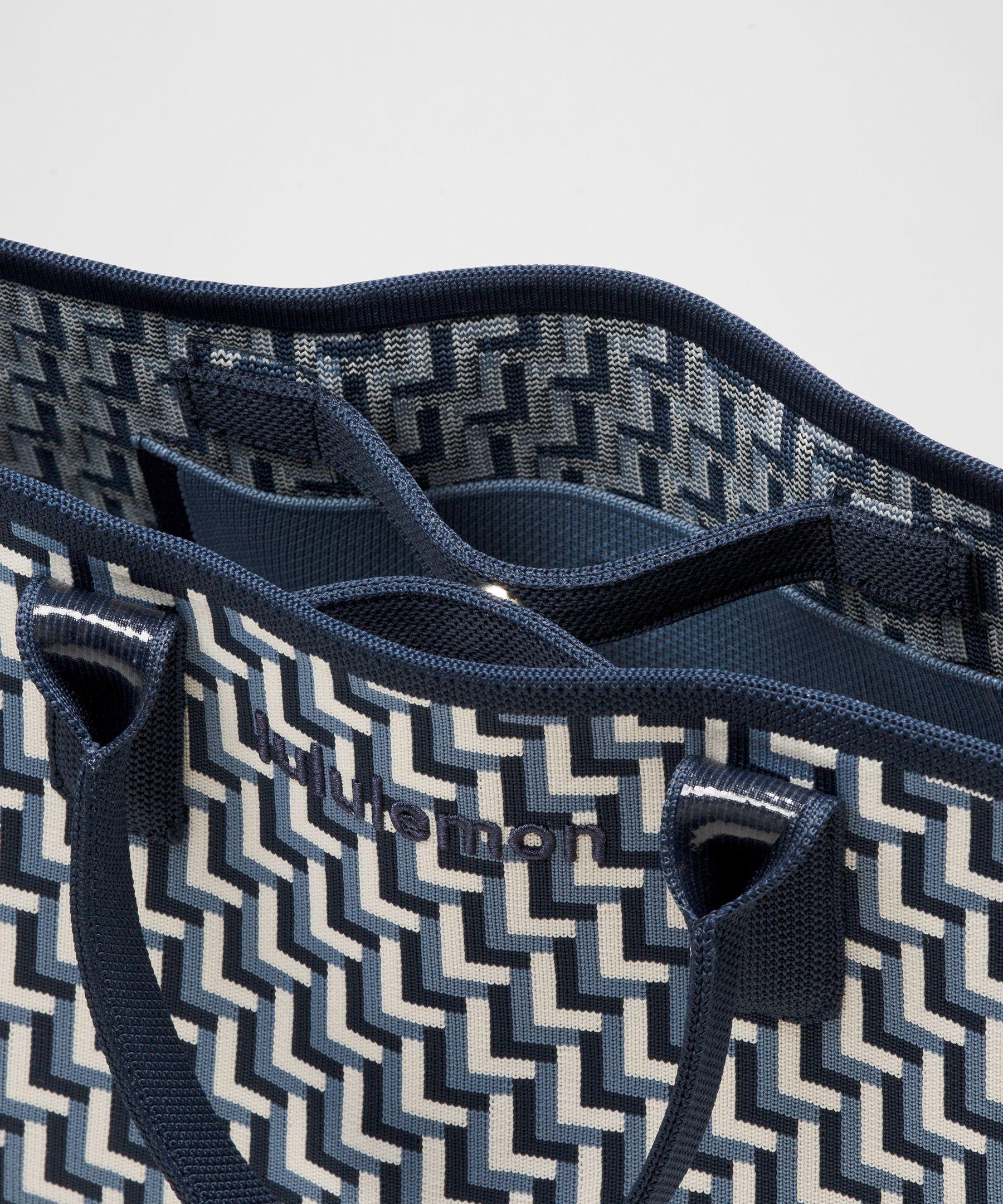 2WAY＊lululemon＊クラシック・ニット・スモールトートバッグ 8L Classic Knit Small Tote Bag 8l Lululemon | TikTok