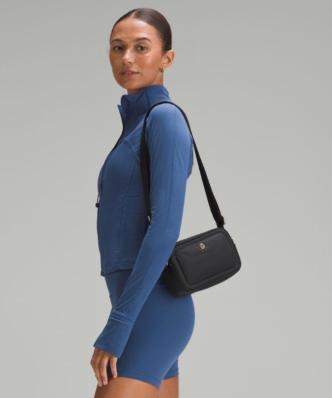 black lululemon camera bag lululemon Crossbody Camera Bag 2L in Black
