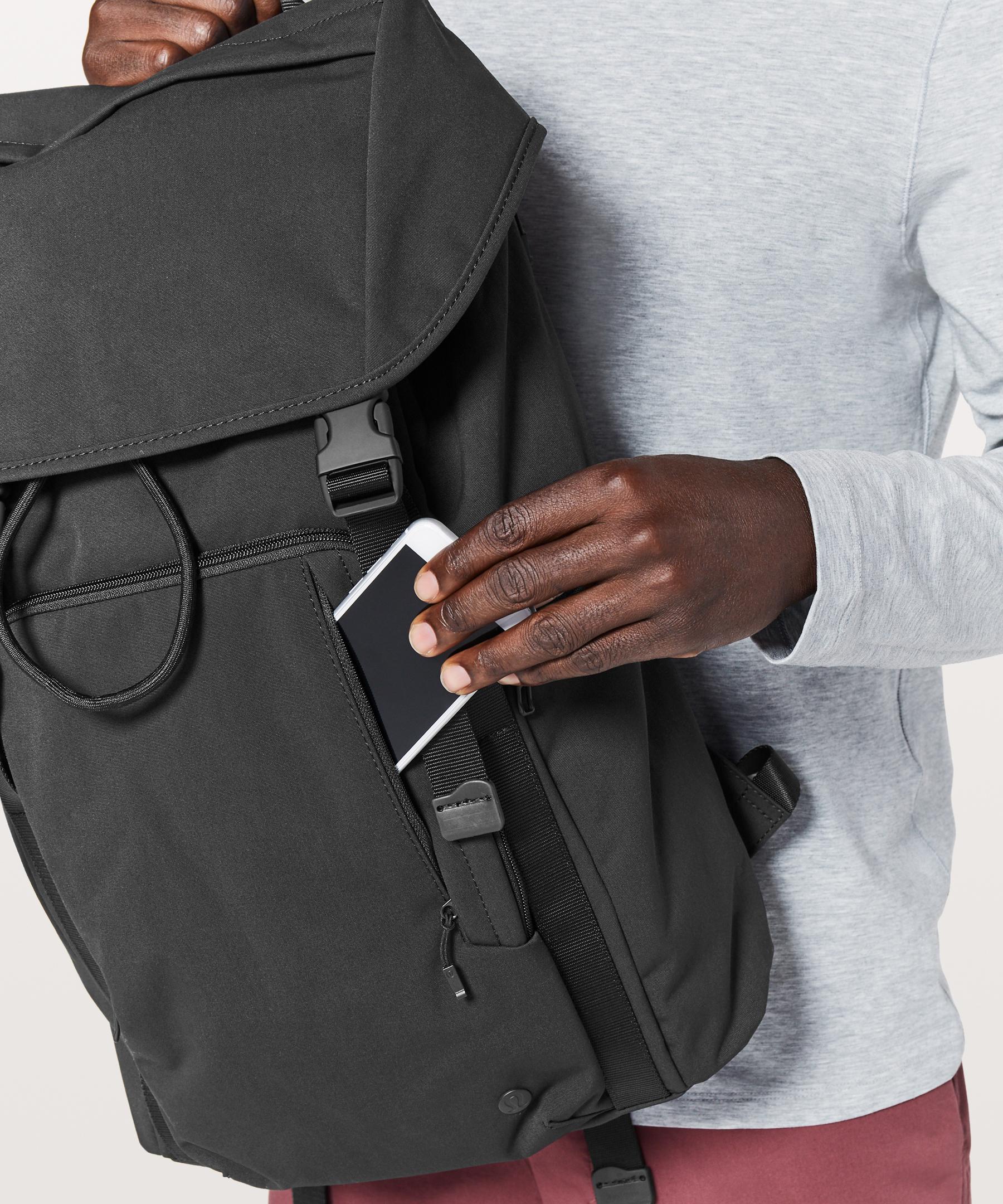 command the day duffel lululemon