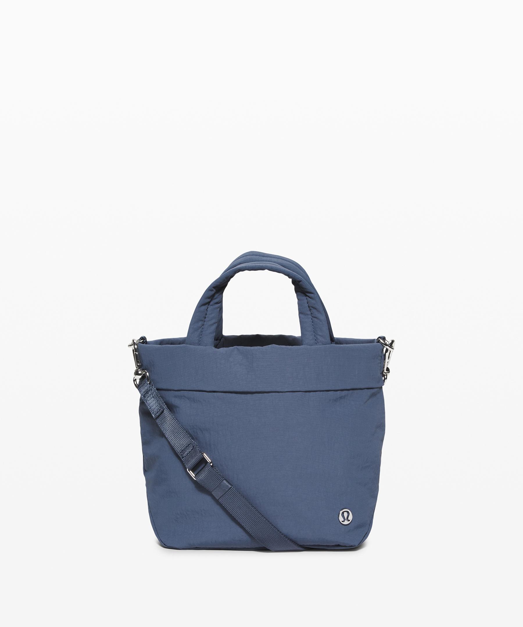 lululemon on my level duffel