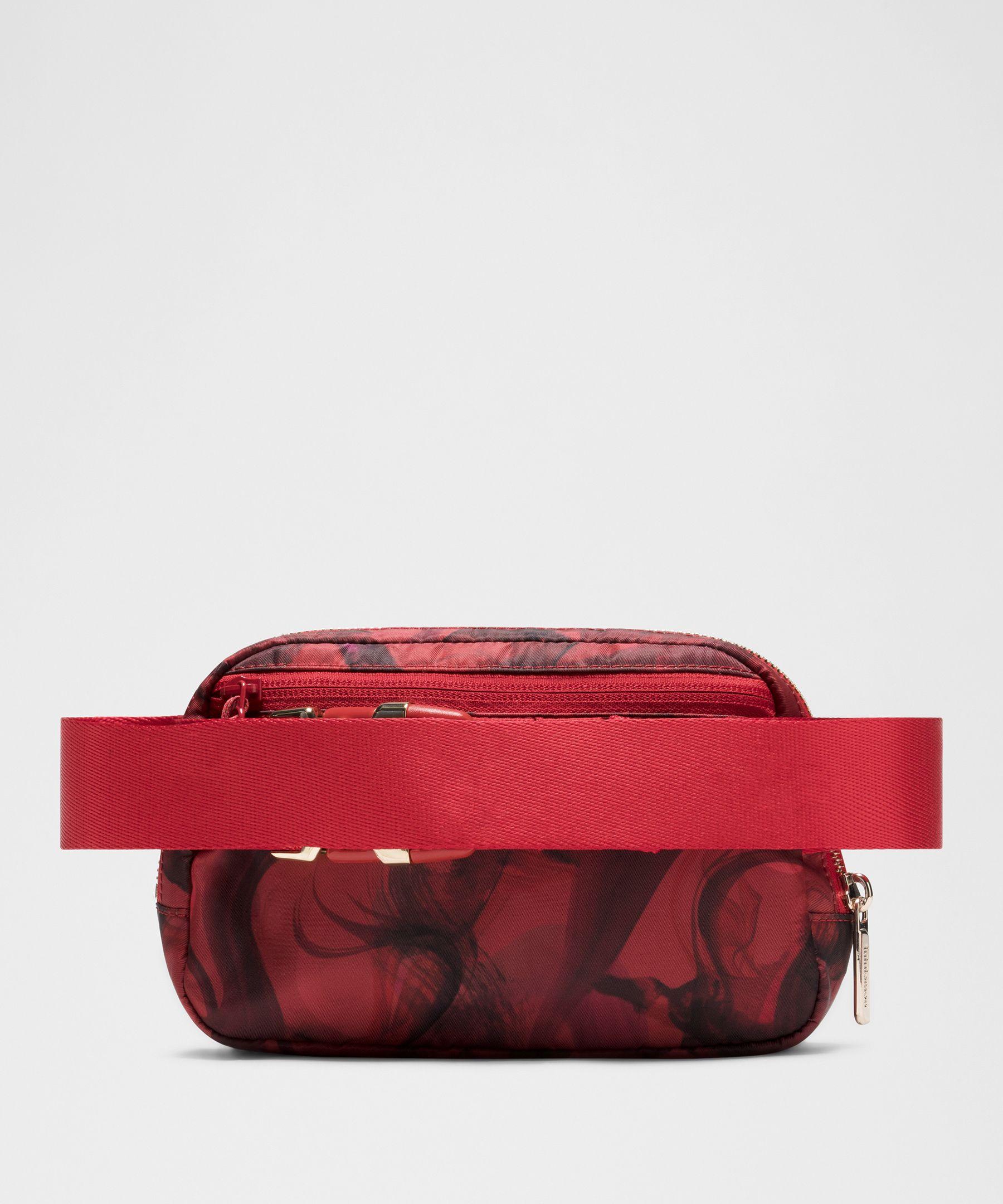 lululemon athletica new year everywhere belt bag 1l Glitter- Black Bag dimensions New Year Everywhere Belt Bag