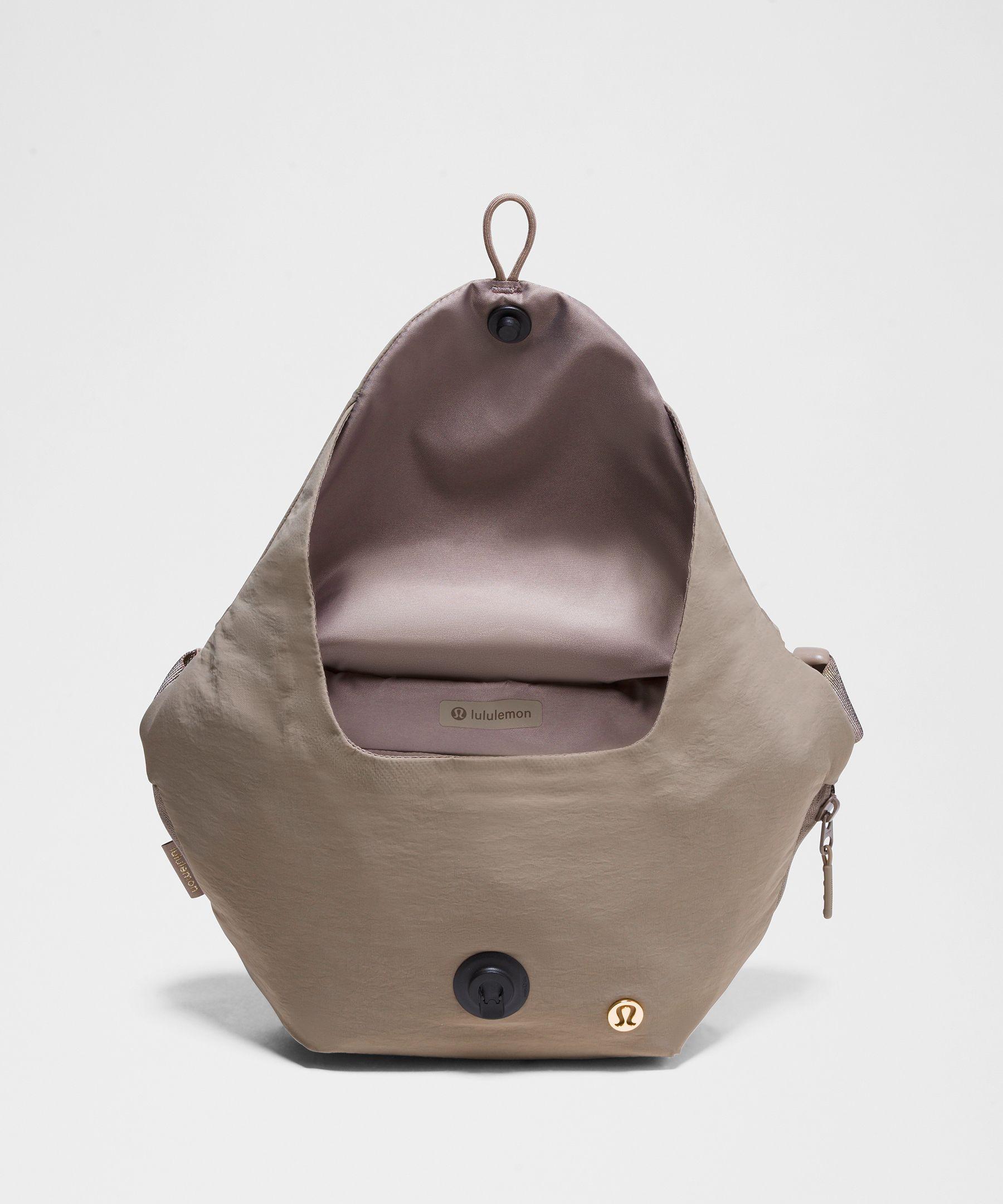 lululemon Curved Crossbody Bag 3L in Natural | Lyst lululemon Curved Crossbody Bag 3L in Natural | Lyst