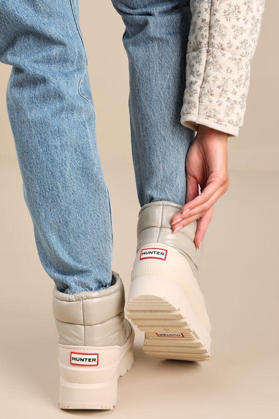 HUNTER Amble Light Natural Waterproof Puffer Booties | Lyst