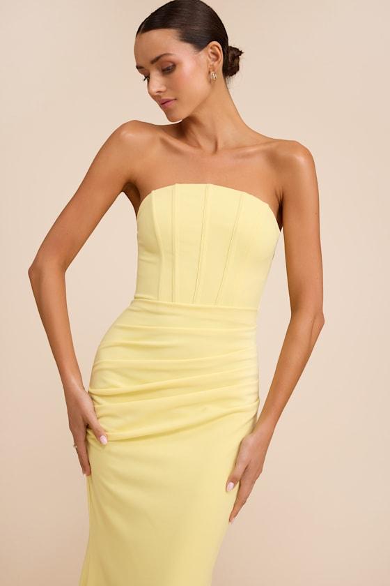 corset strapless maxi dress in yellow Meet our Cherie attire 'Clara maxi' in yellow A striking strapless maxi dress in yellow, featuring a structured corset bodice that cinches the waist and draped detailing that flows into a dramatic