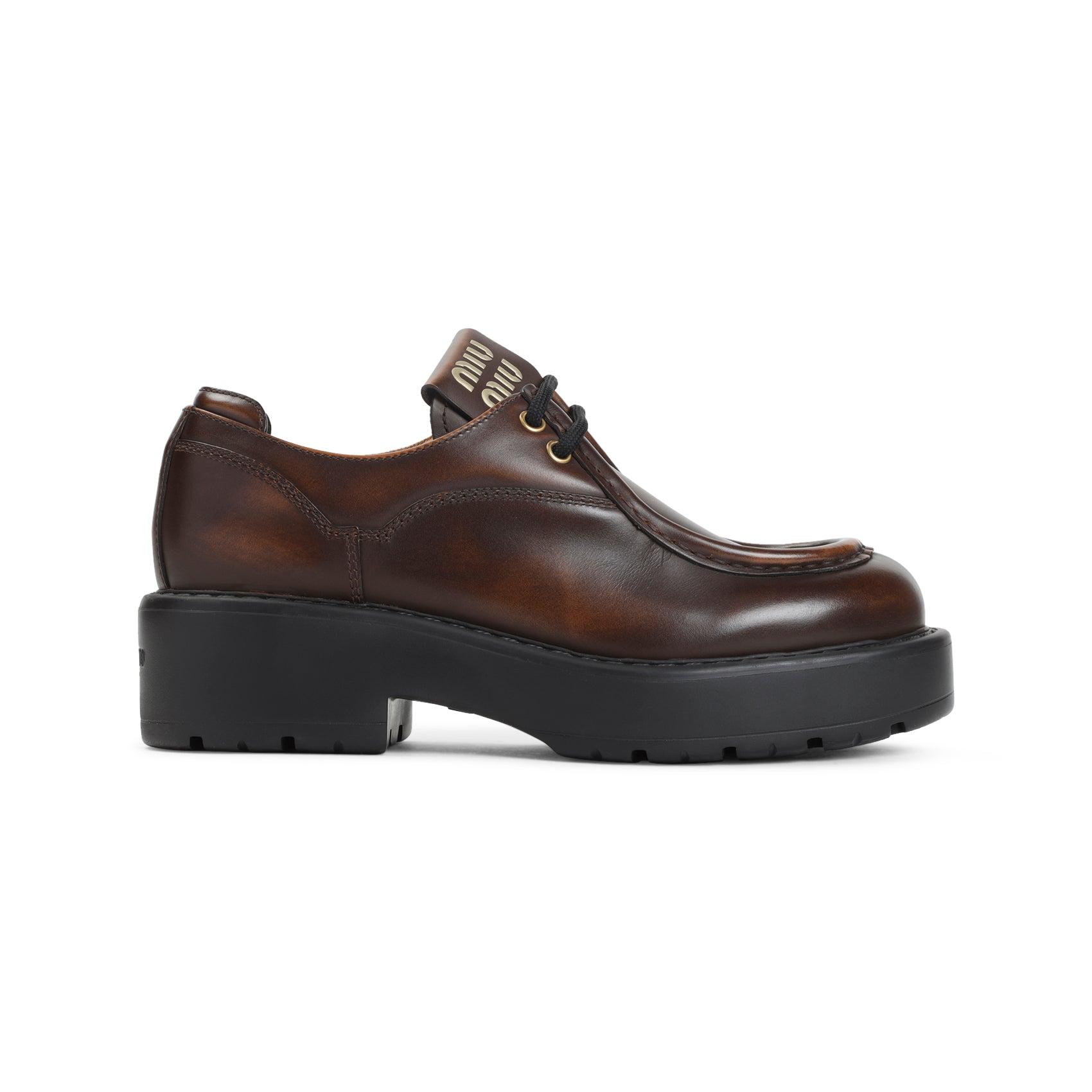 靴 \"miu miu\" pointed toe leather derby Embellished leather Derby shoes in black - Miu Miu | Mytheresa