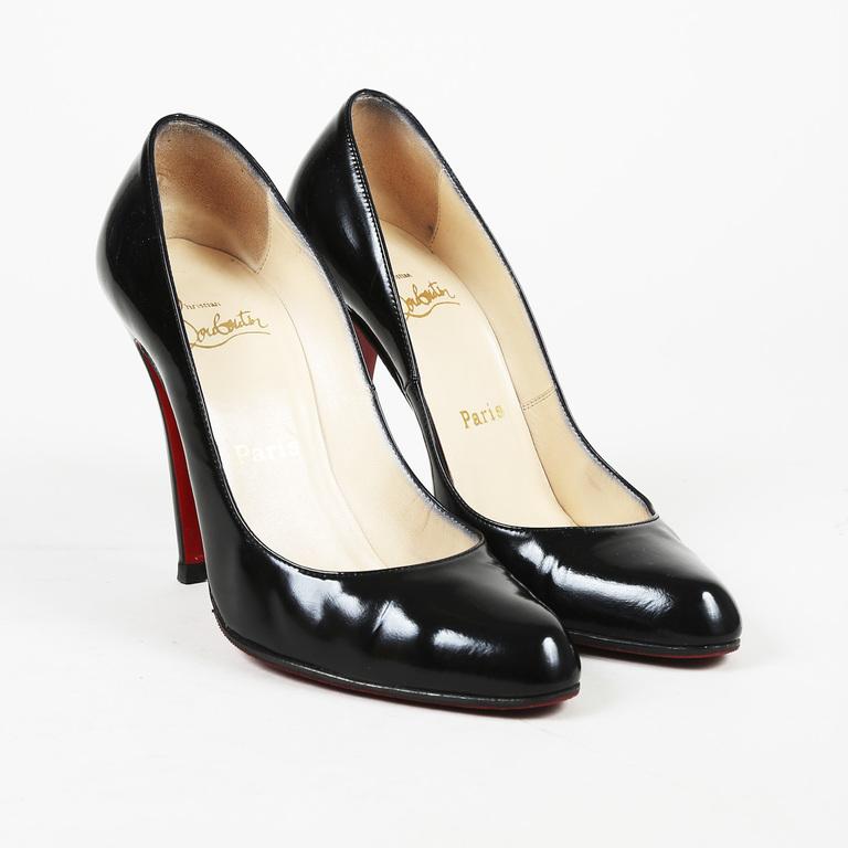 simple black pumps