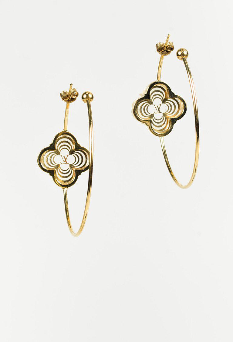 Louis Vuitton Gold Tone Resin &#39;lv&#39; Quatrefoil &quot;a La Folie&quot; Open Hoop Earrings in Metallic - Lyst