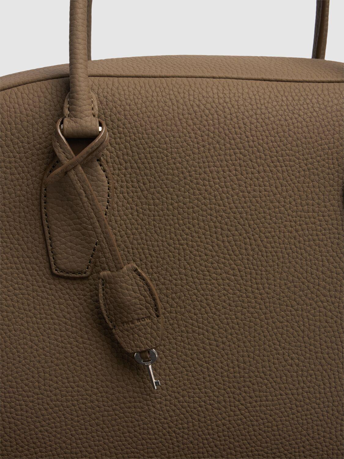 The Row 15.75 India マットグレインレザーバッグ ブラウン | Lyst