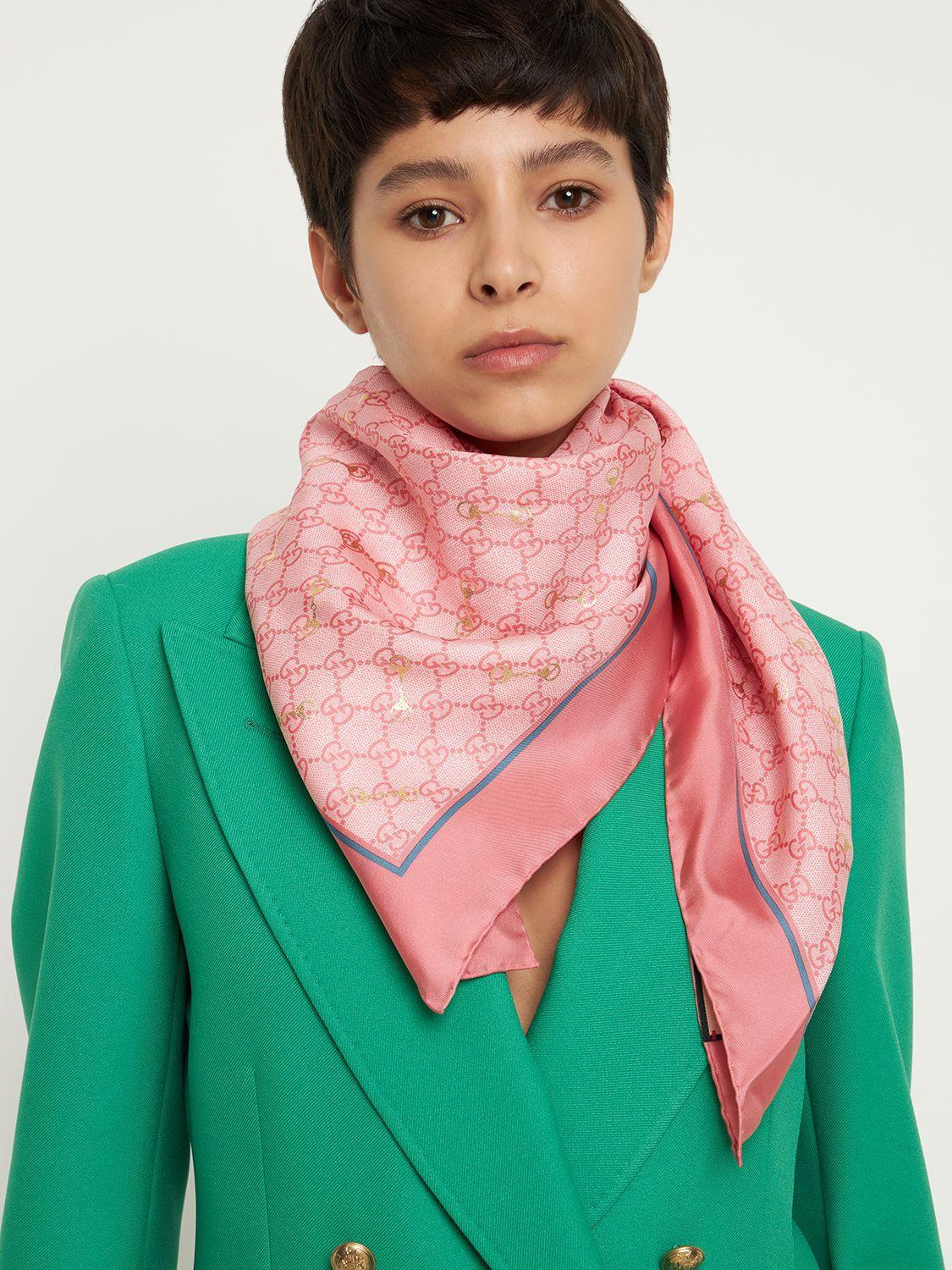 Gucci gg & Horsebit Print Silk Scarf in Pink | Lyst Gucci gg & Horsebit Print Silk Scarf in Pink | Lyst