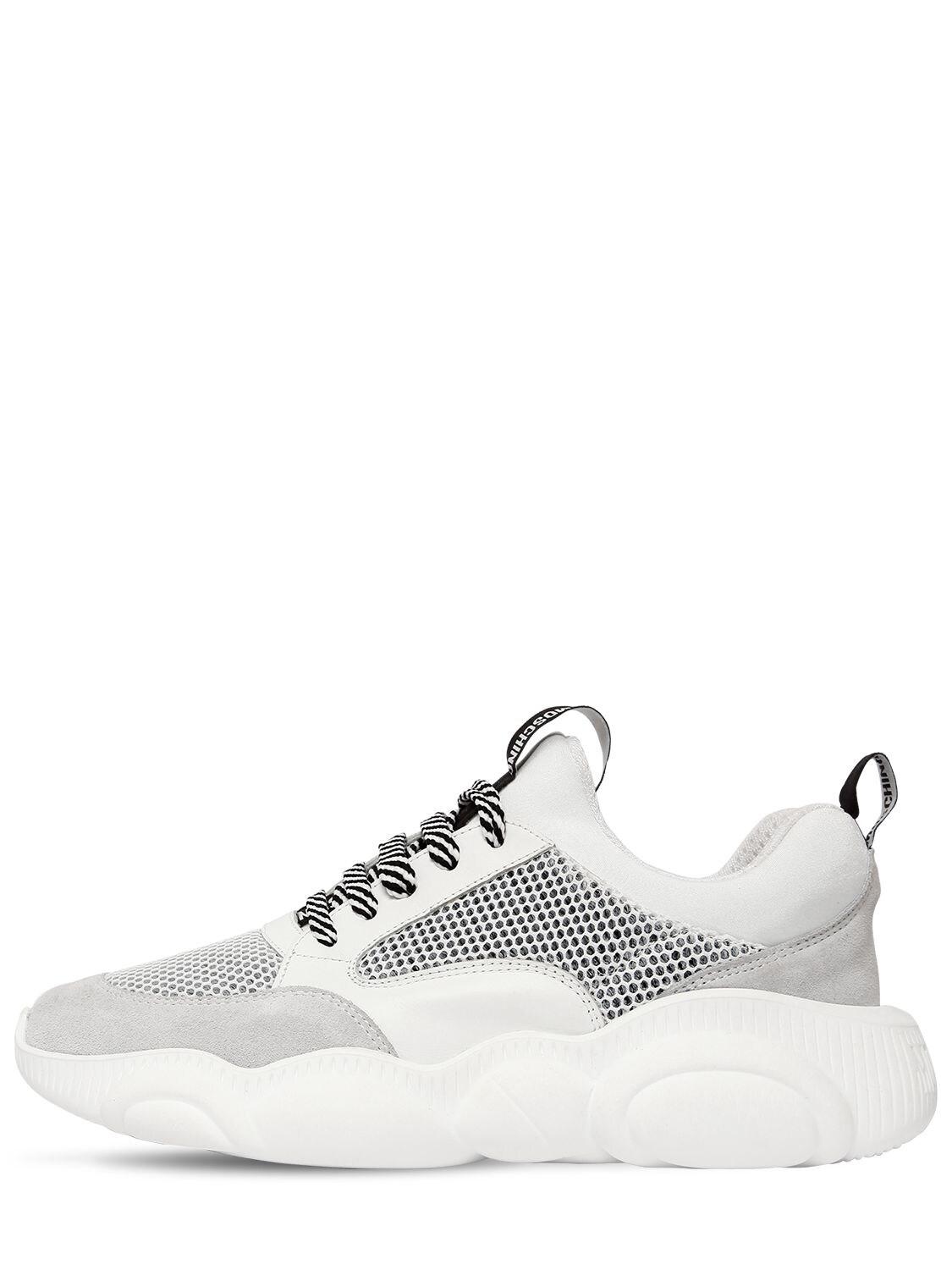 Sneakers \