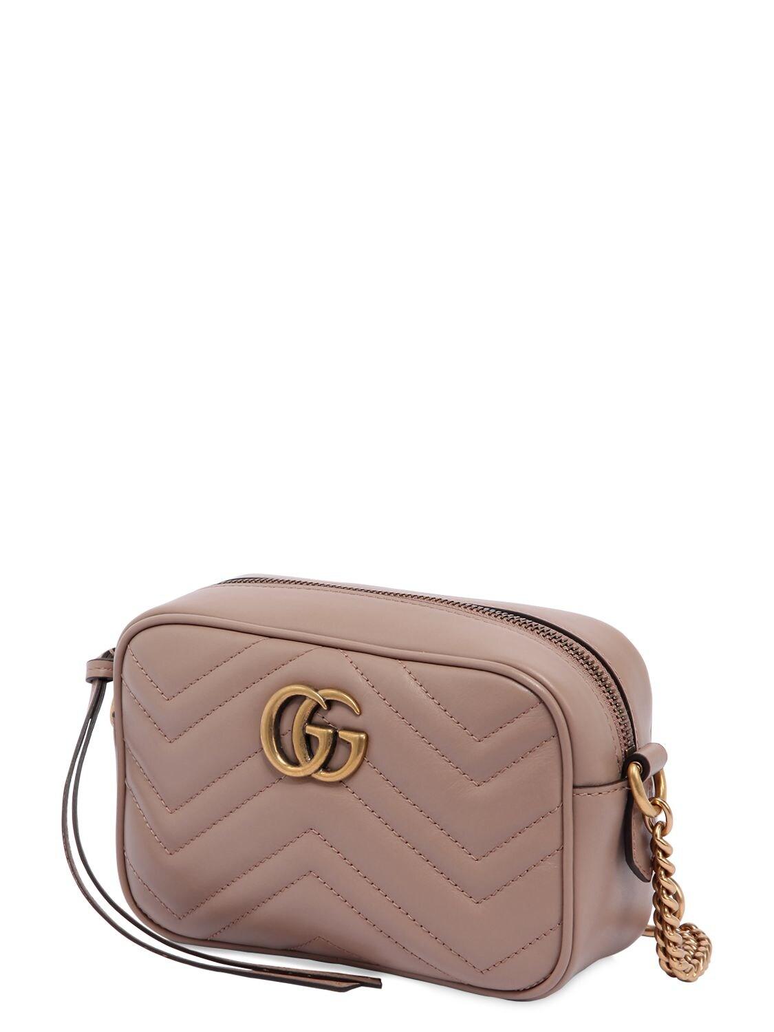 gucci small gg 2.0 matelassé leather camera bolsa