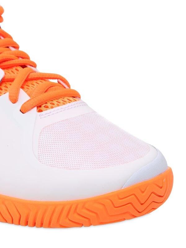 white and orange tennis shoes