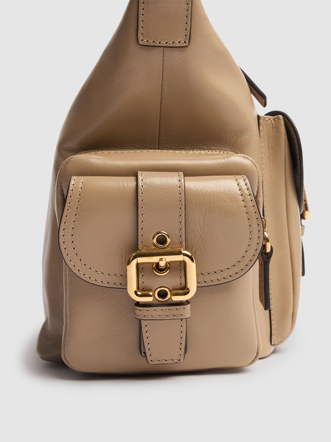 【関税込み】Chloe ブラウン Camera バケットバッグ Chloé シャイニーレザー製Cameraバケットバッグ の茶色 | Chloé JP