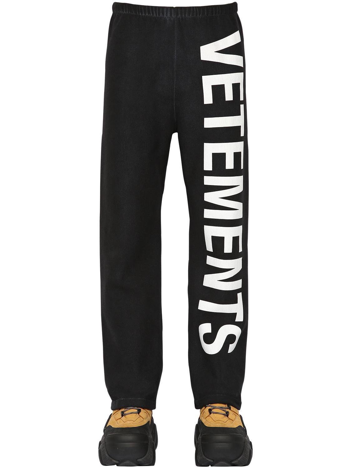 Vetements Logo Printed Cotton Blend Sweatpants in Black for Men | Lyst