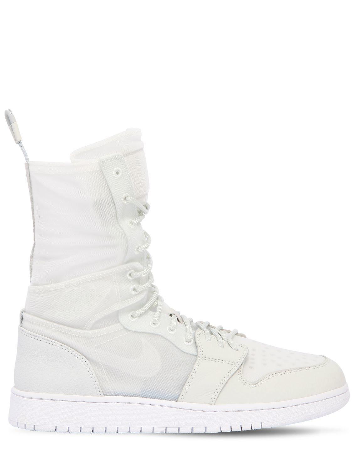 Sneakers \