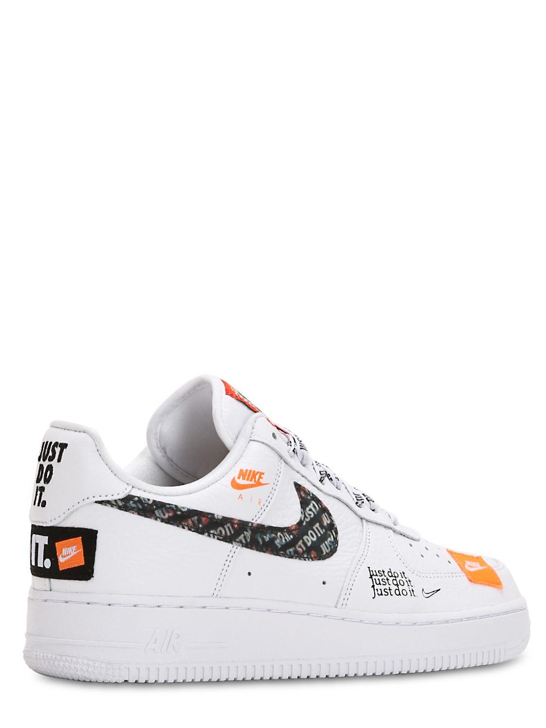 Sneakers \