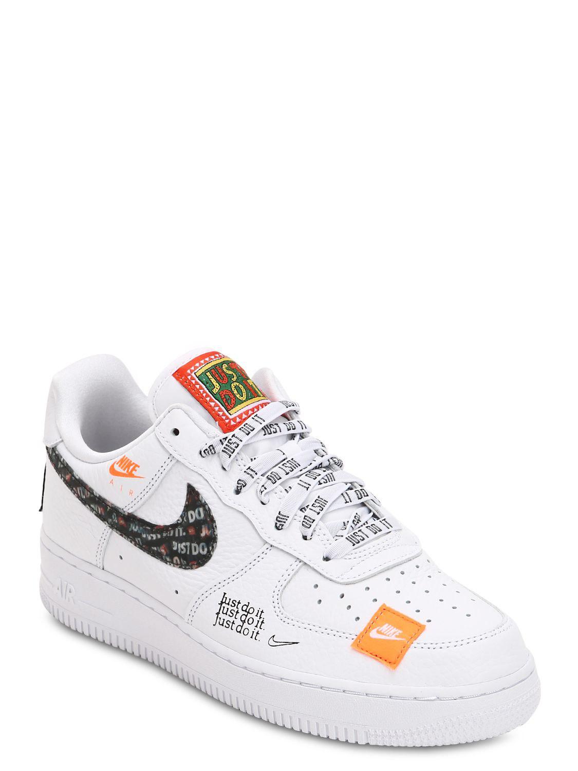 Sneakers \