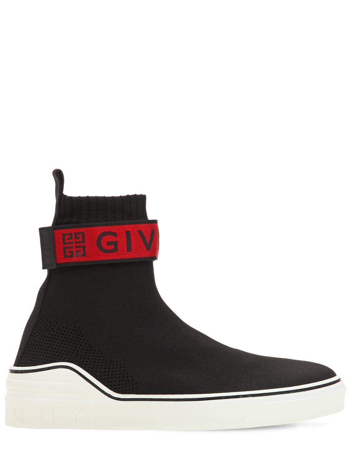 Sneakers \