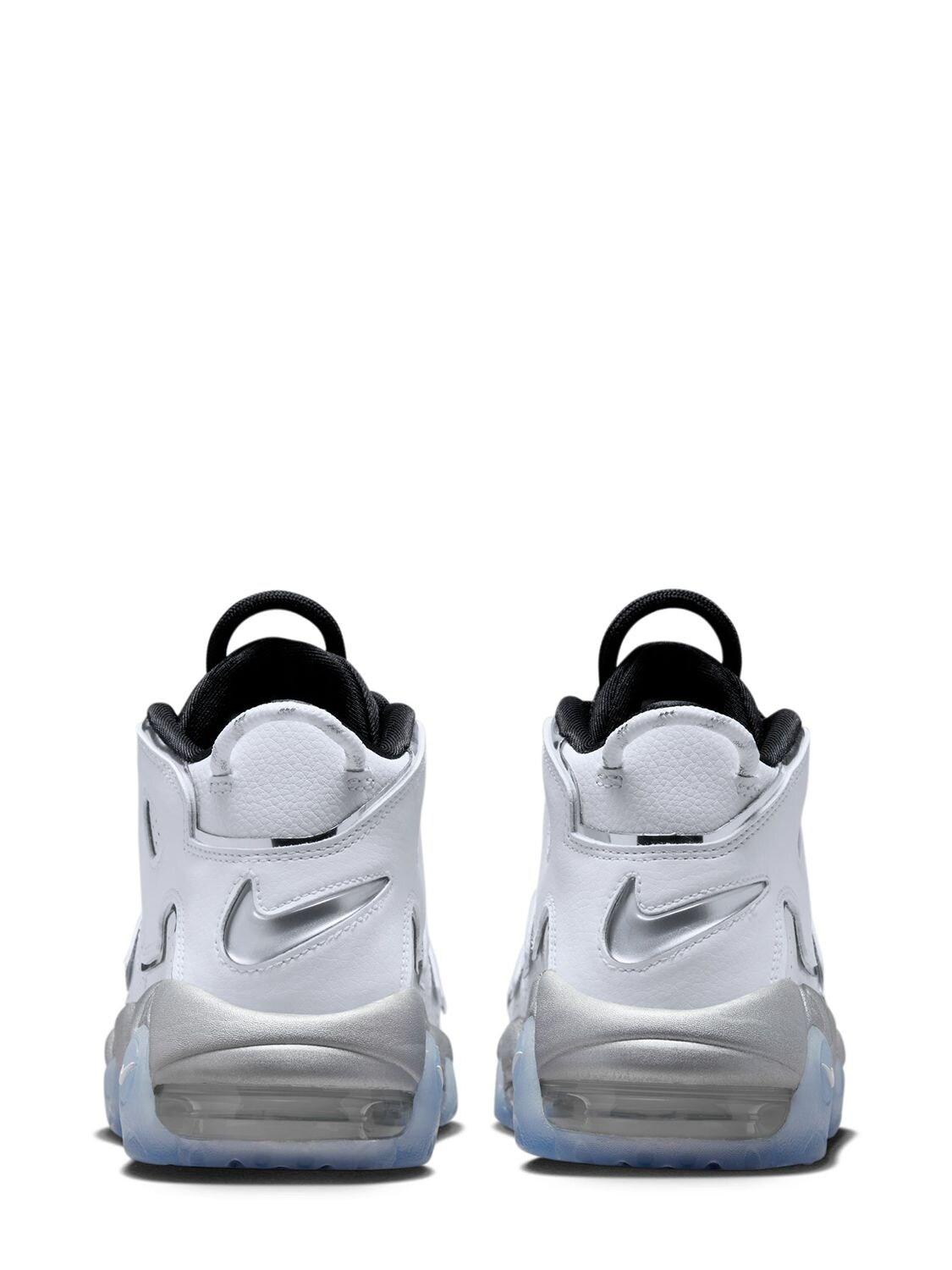 Nike top uptempo argento