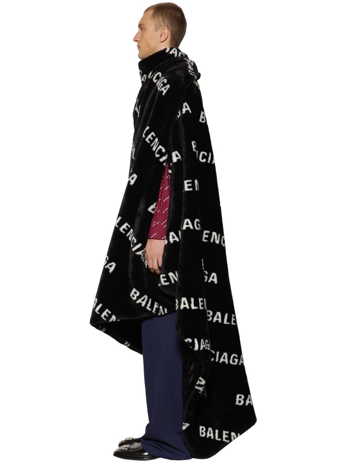Couverture Oversize En Fausse Fourrure Balenciaga pour homme en coloris  Noir | Lyst