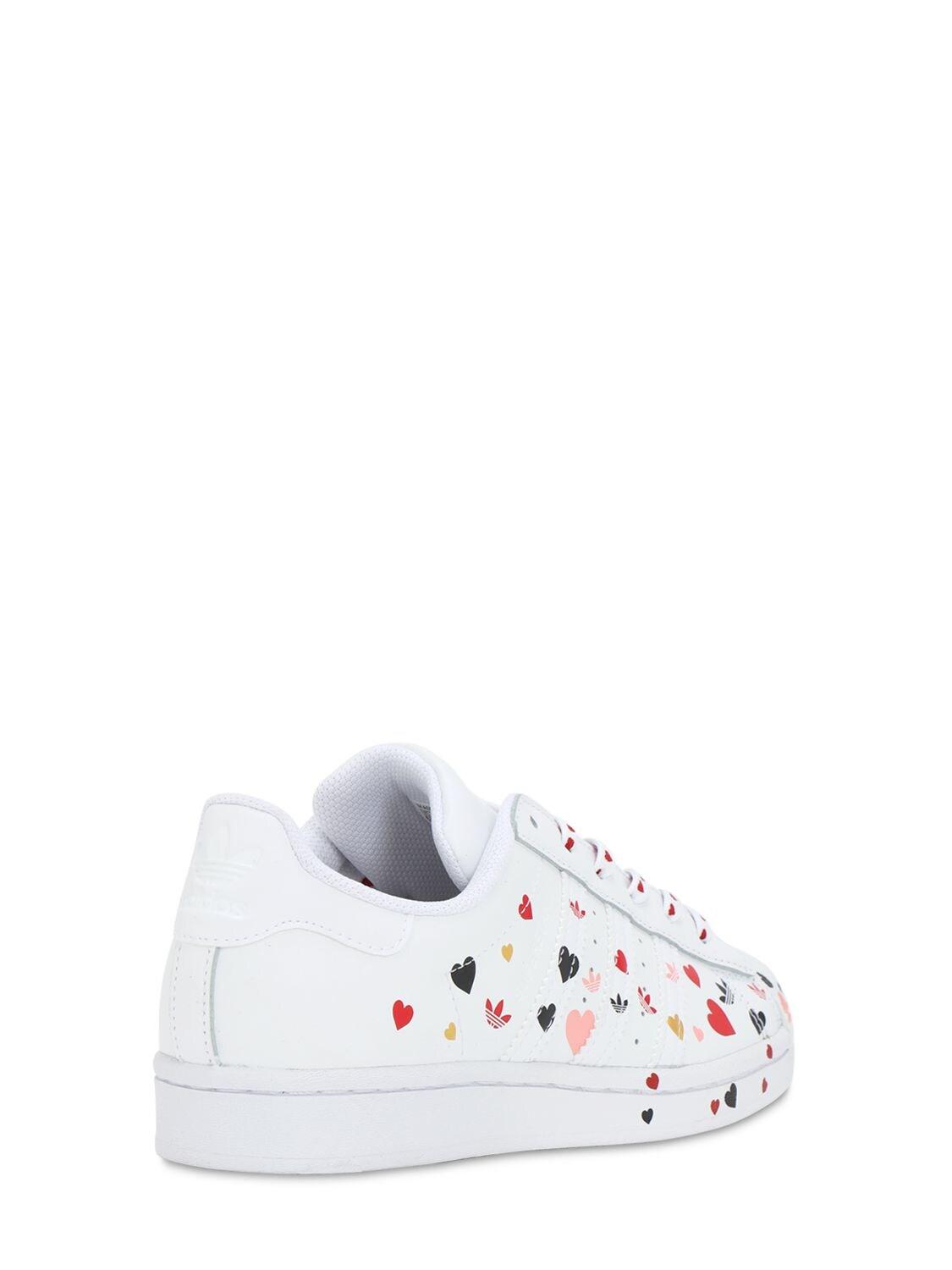 adidas Originals Gummi – Superstar – e Sneaker mit Herz-Muster in Weiß |  Lyst AT