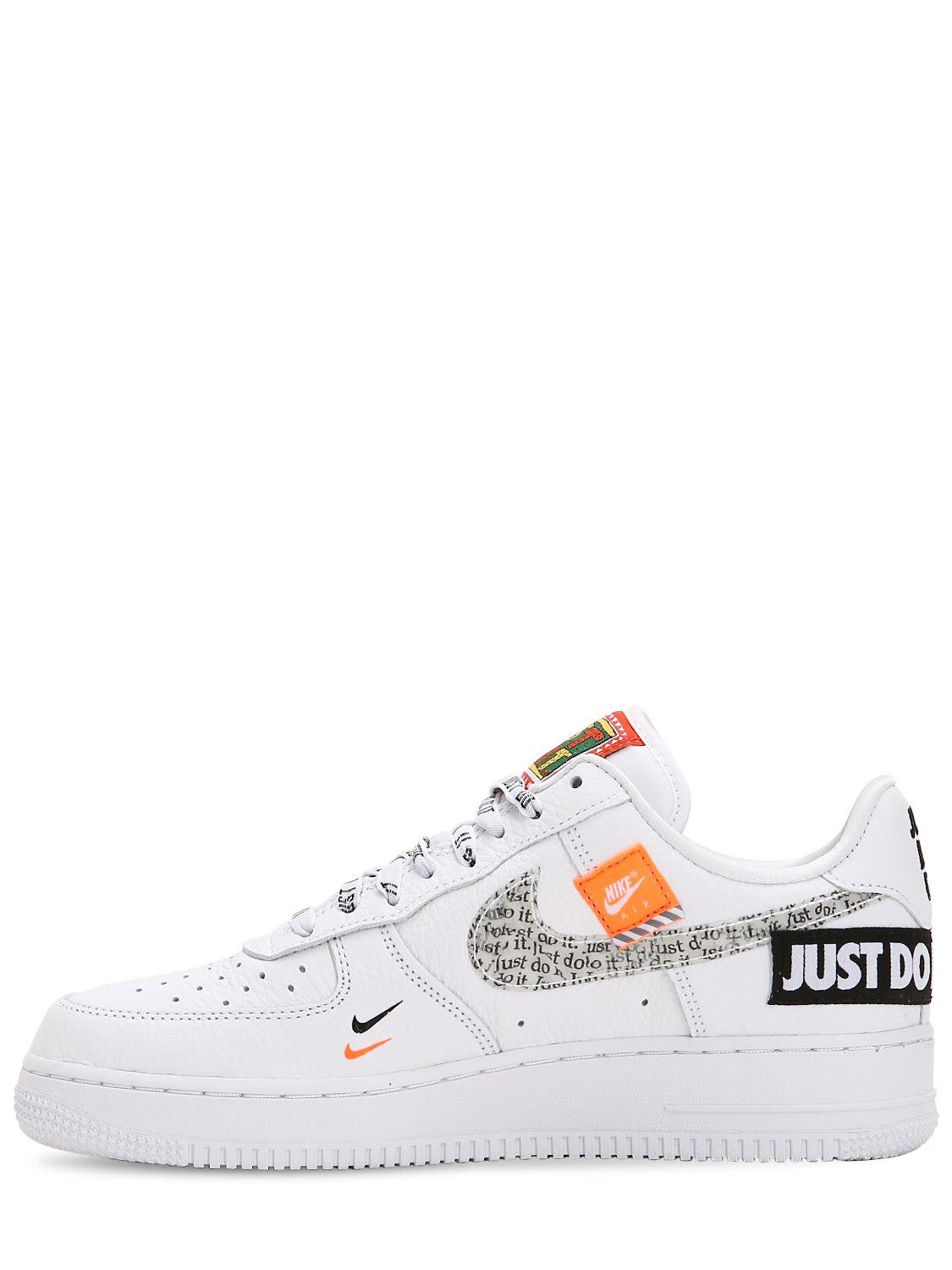 Sneakers \